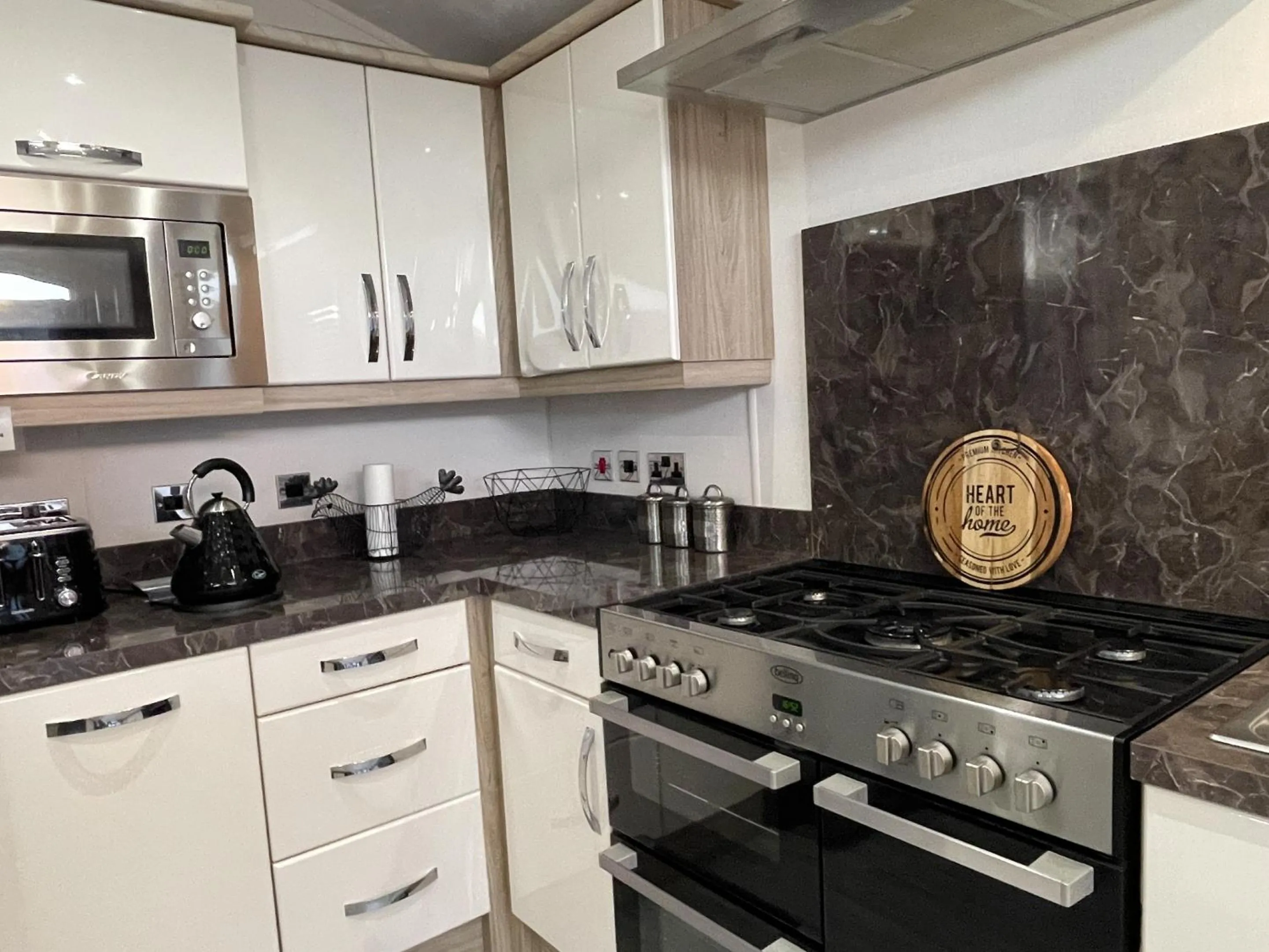 Kitchen or kitchenette in Romney Lodge