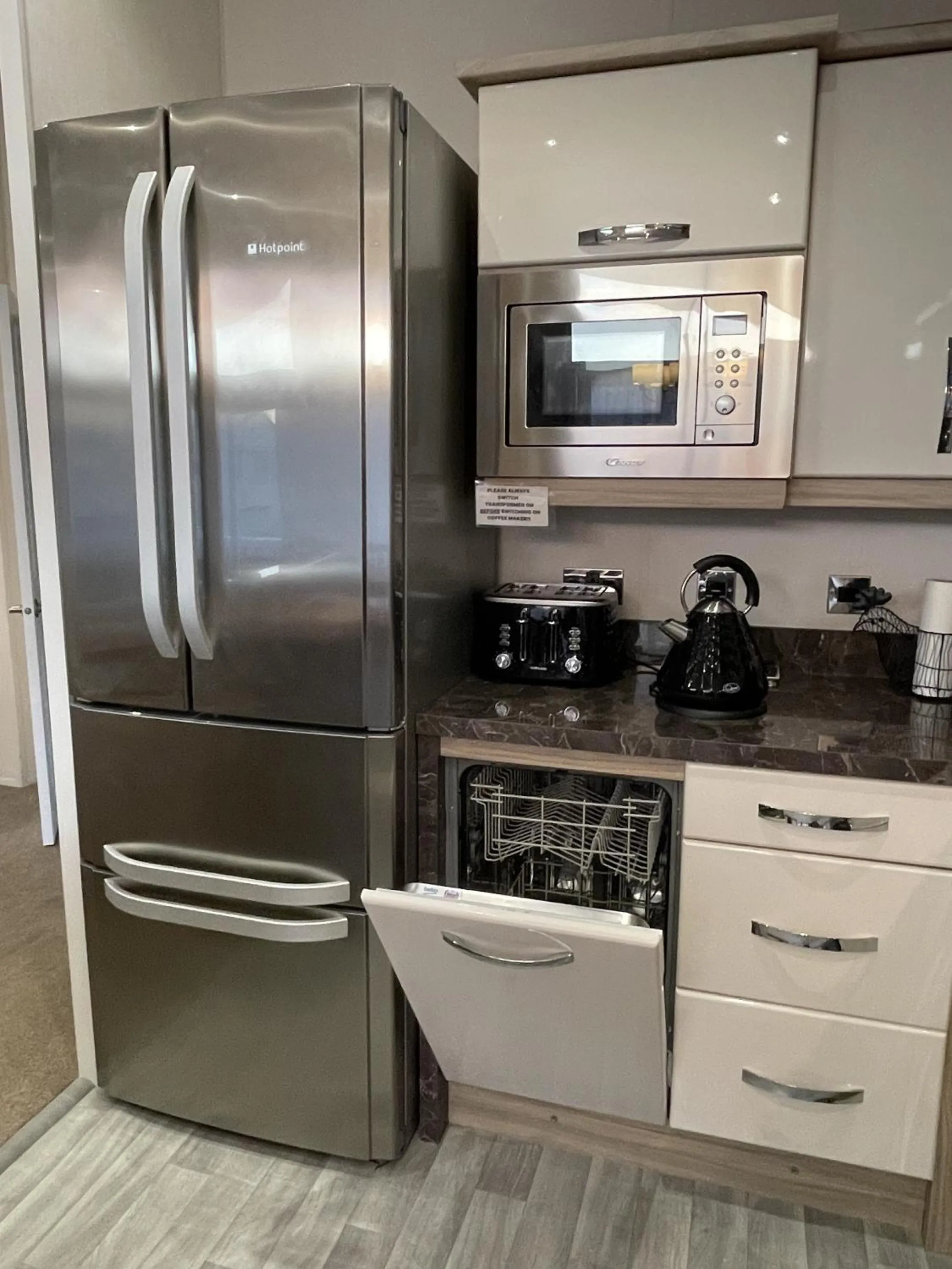 Kitchen or kitchenette in Romney Lodge