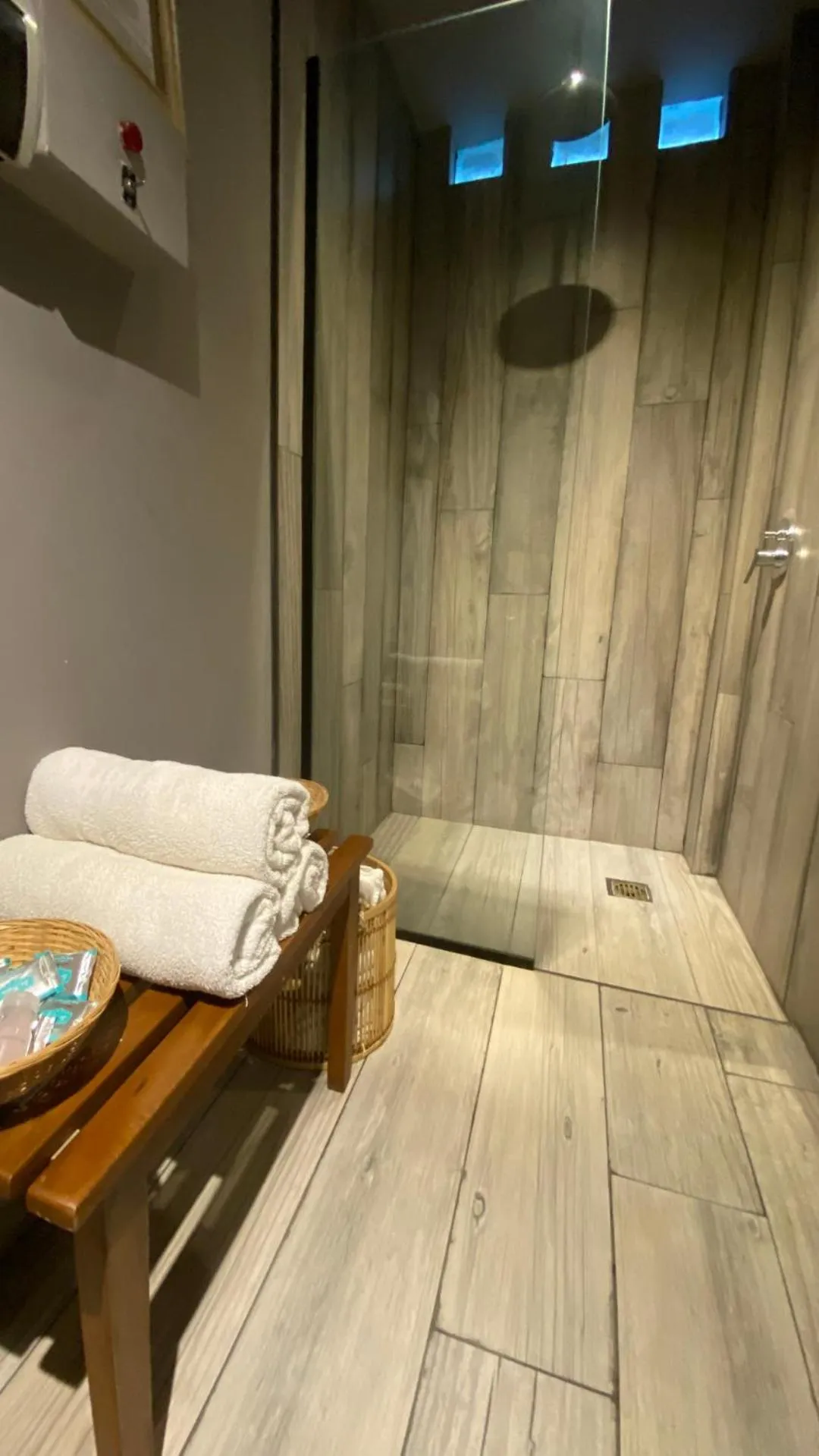 Shower in Garden Park Hotel