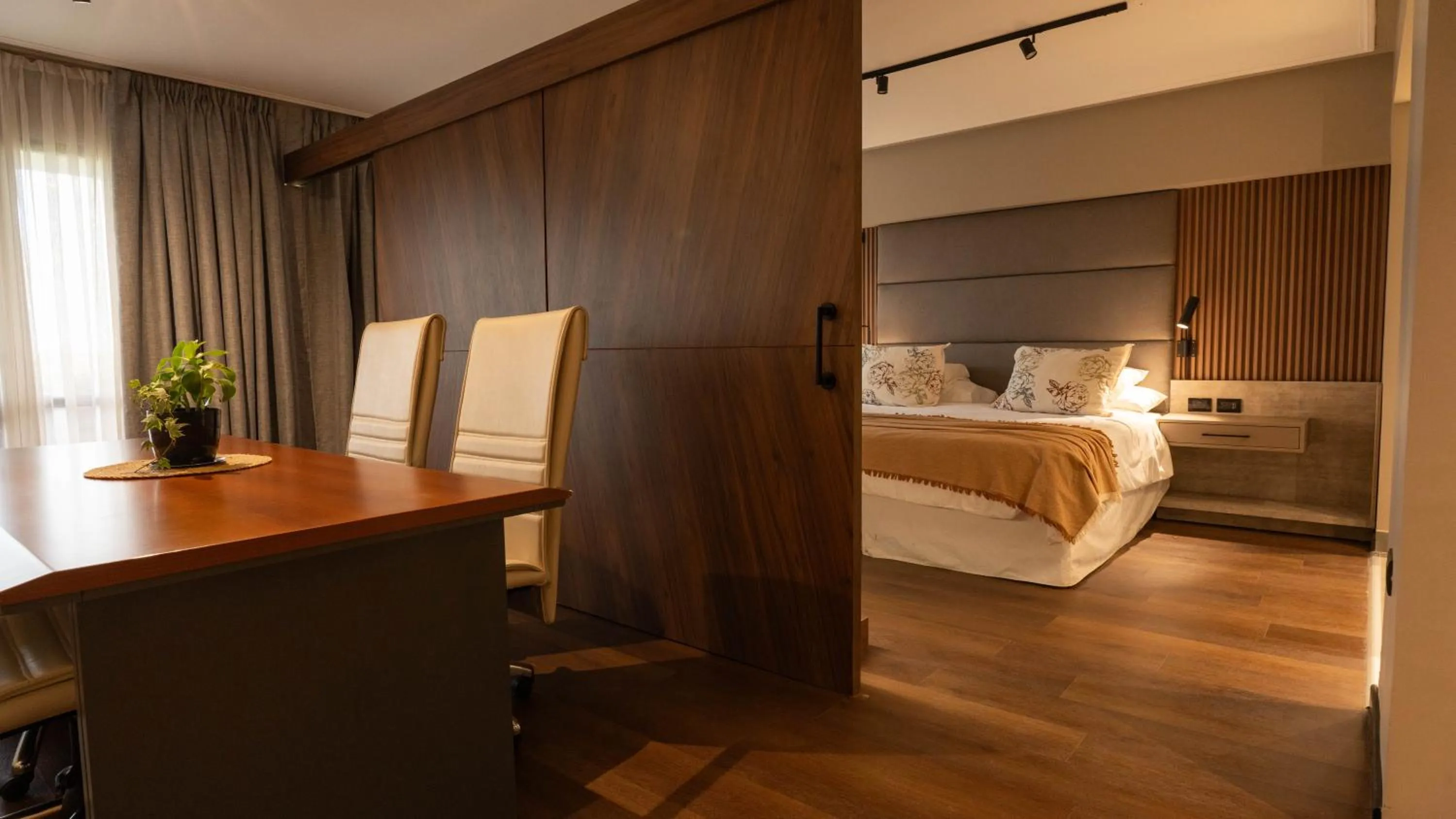 Communal lounge/ TV room, Bed in Garden Park Hotel