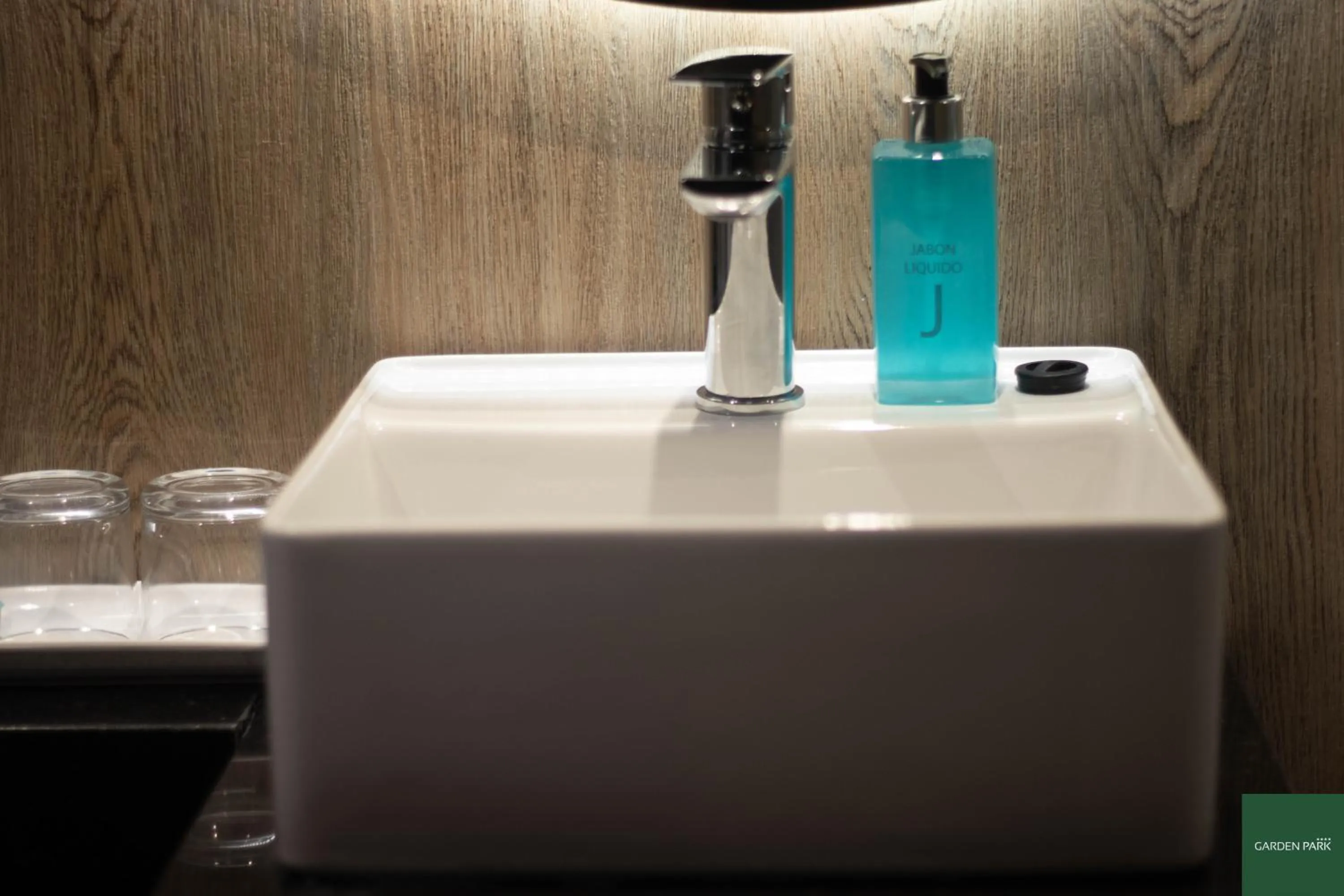 Bathroom in Garden Park Hotel