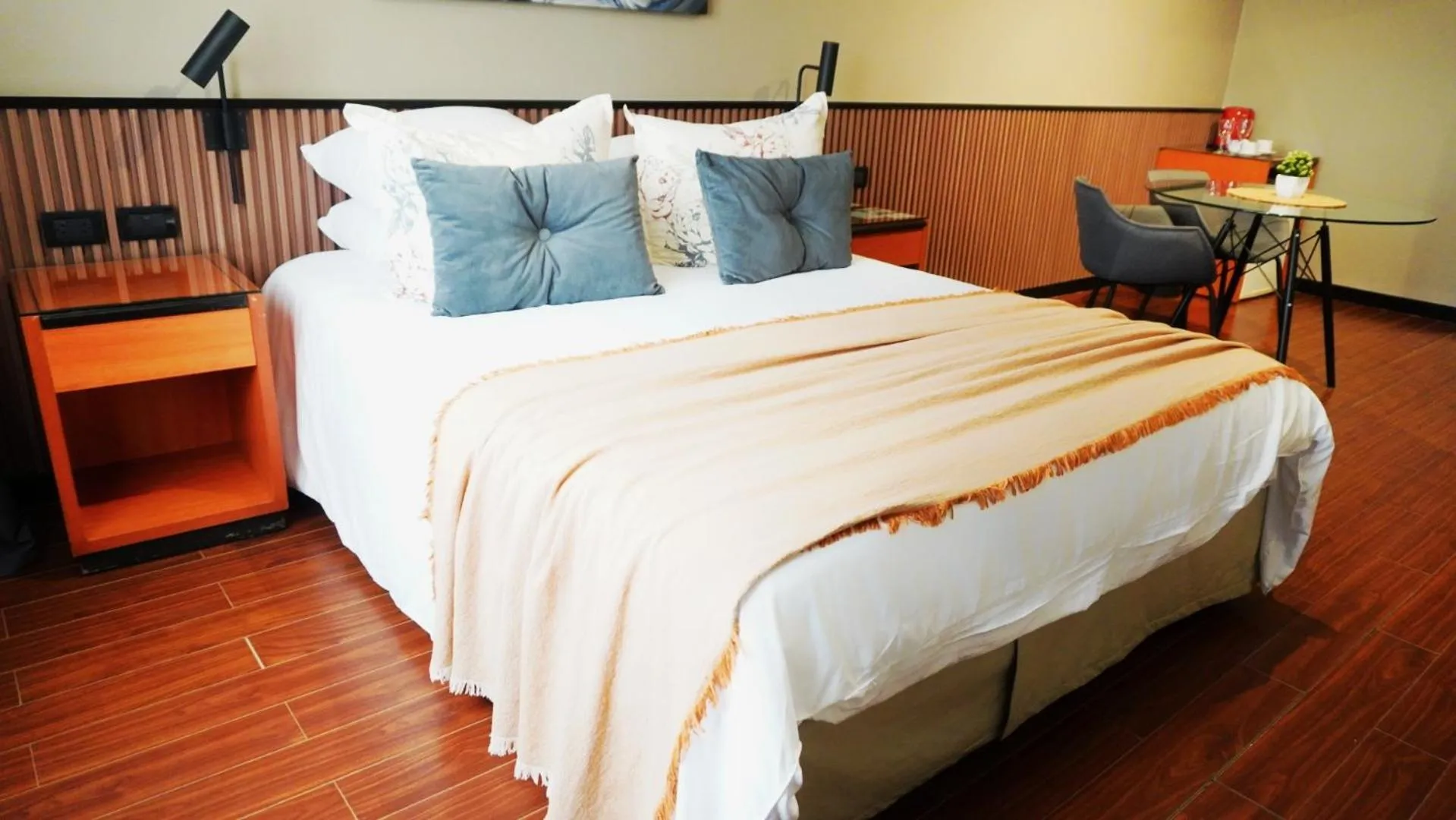 Bed in Garden Park Hotel