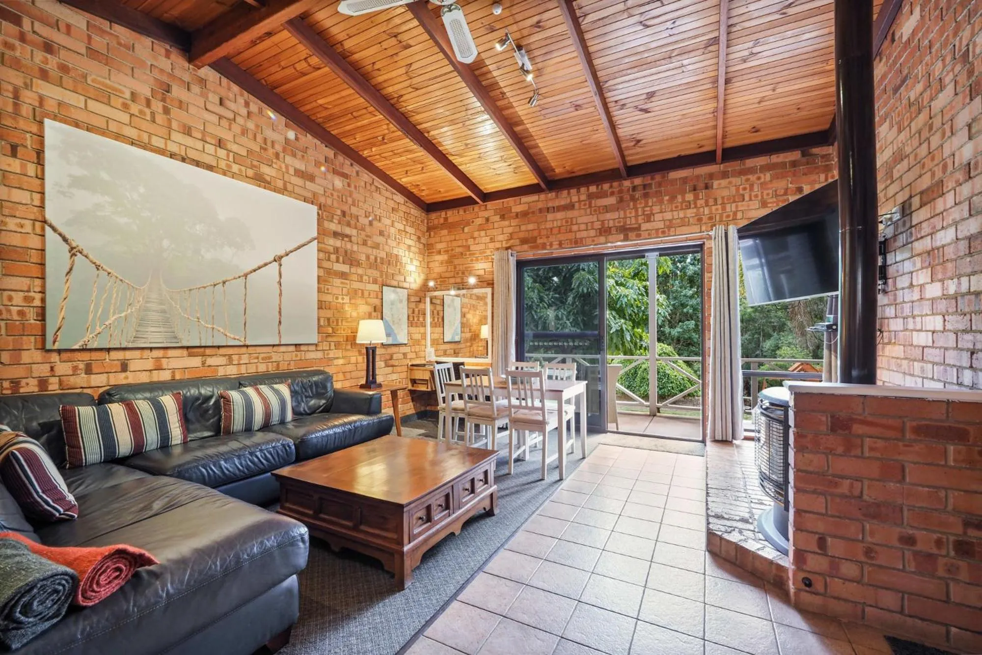 TV and multimedia in Forest Lodge Resort