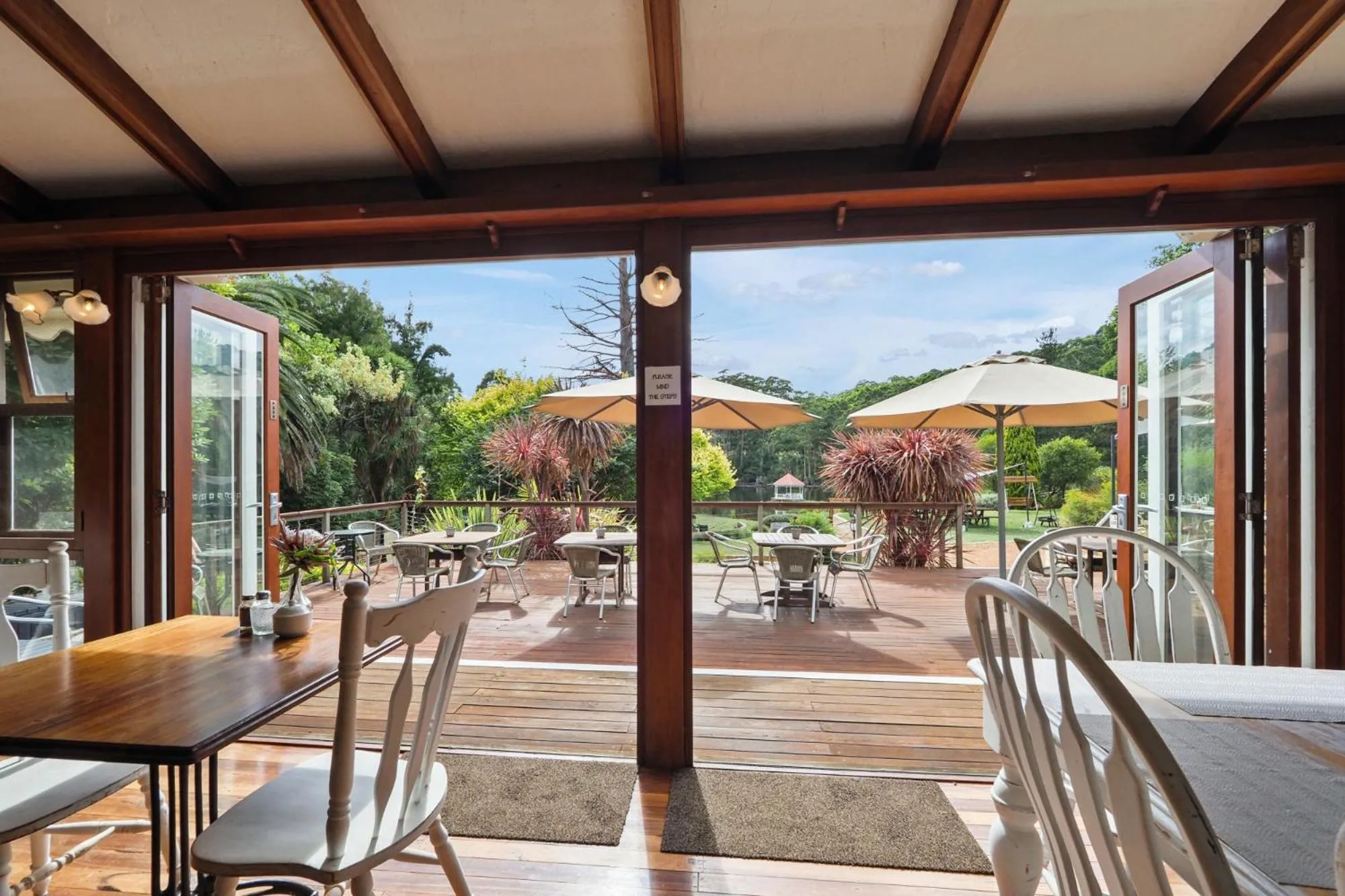 Restaurant/places to eat in Forest Lodge Resort