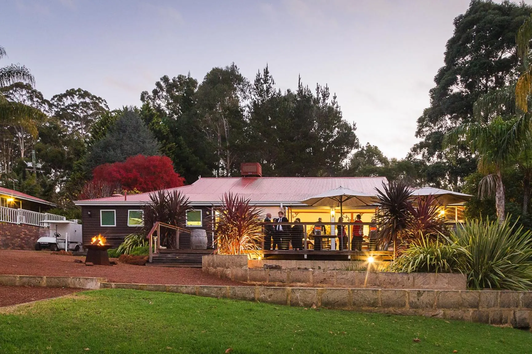 Restaurant/places to eat in Forest Lodge Resort