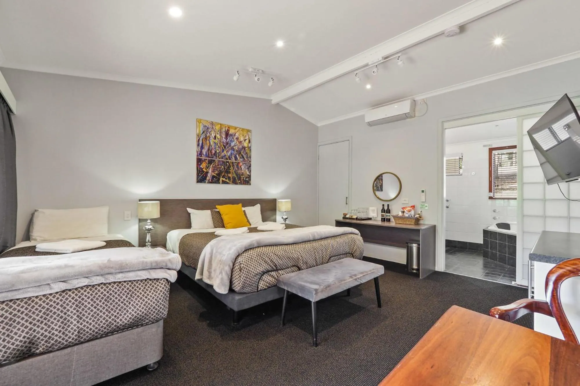 Bedroom, Bed in Forest Lodge Resort