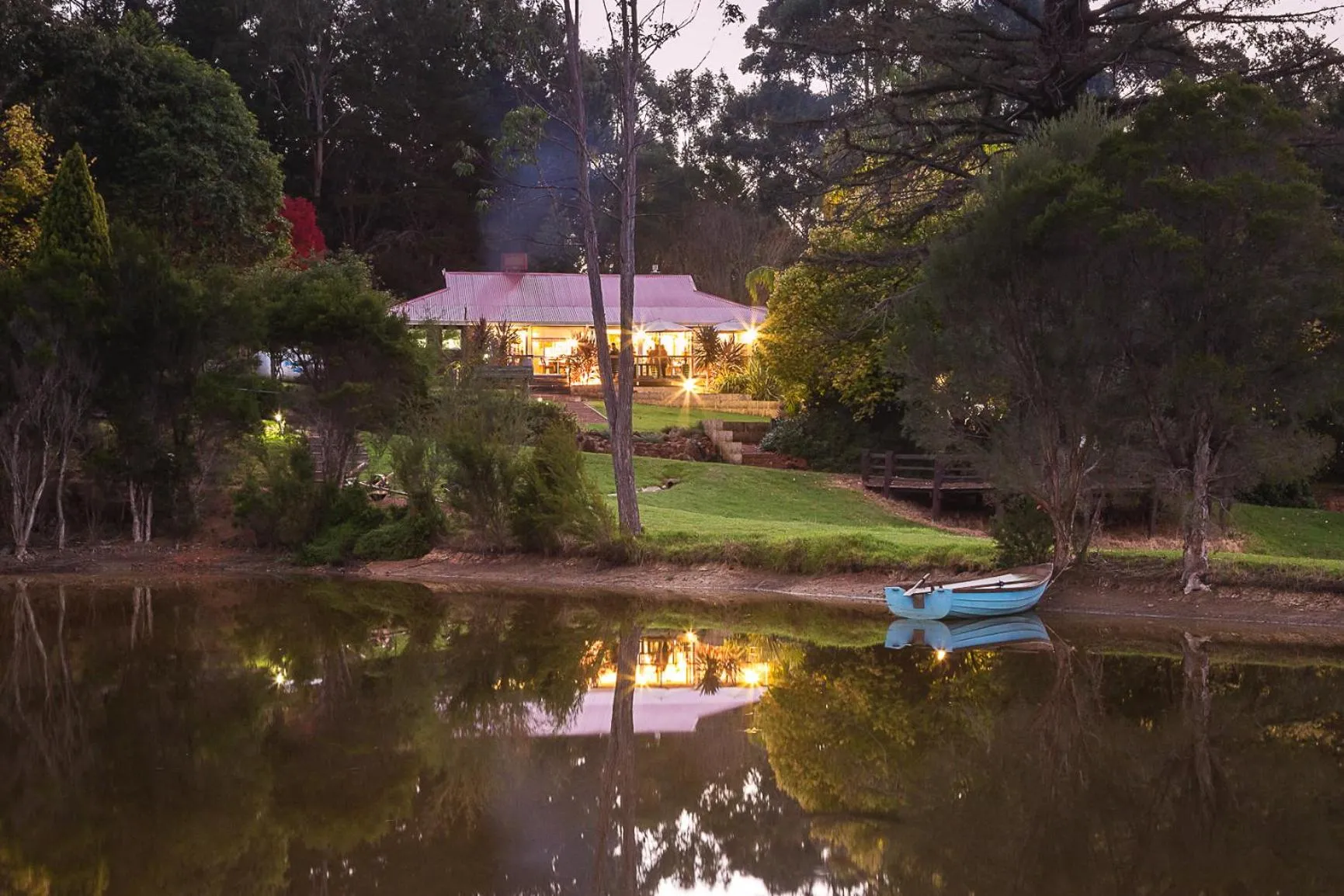 Restaurant/places to eat in Forest Lodge Resort