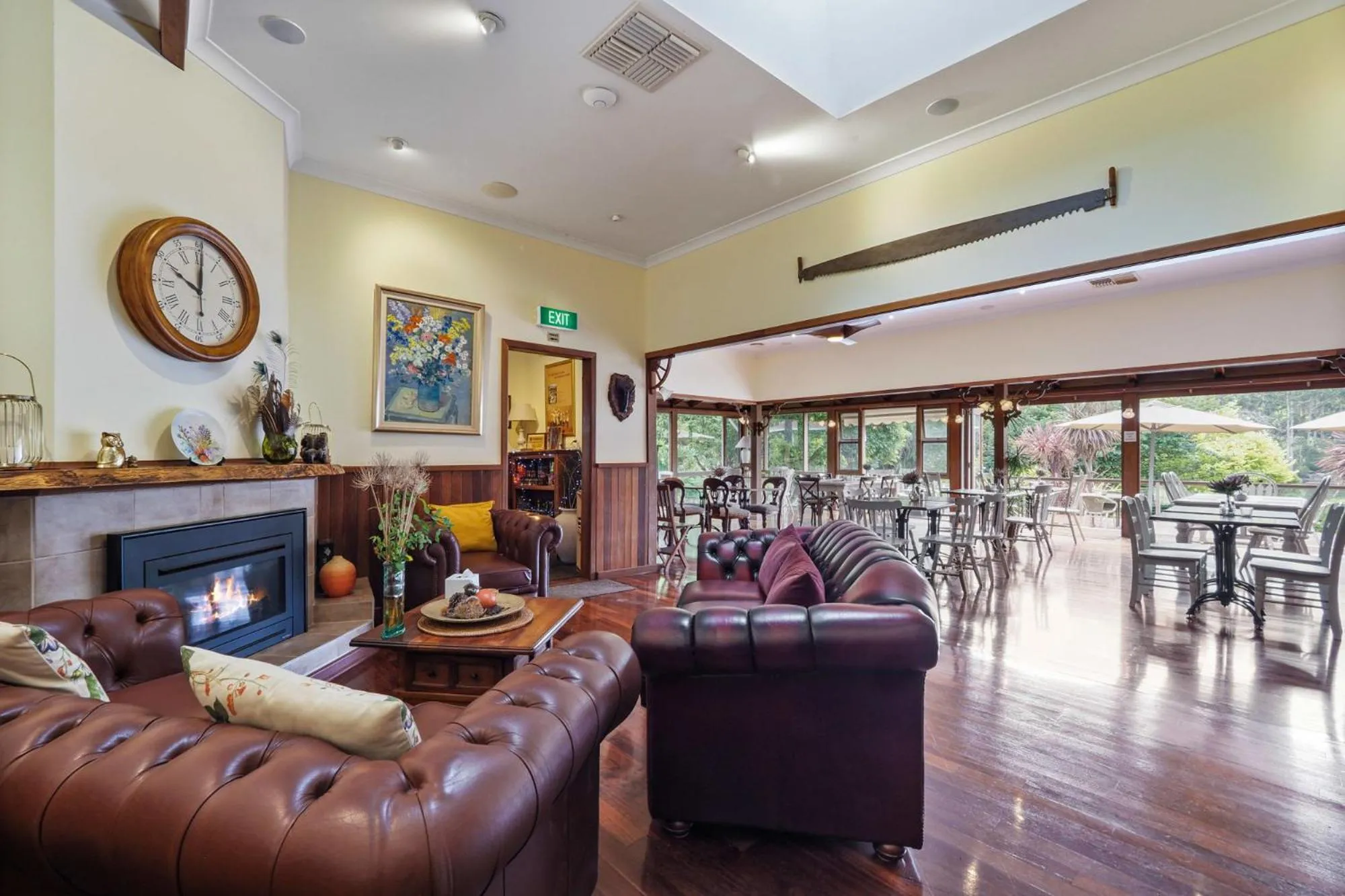 Restaurant/places to eat in Forest Lodge Resort