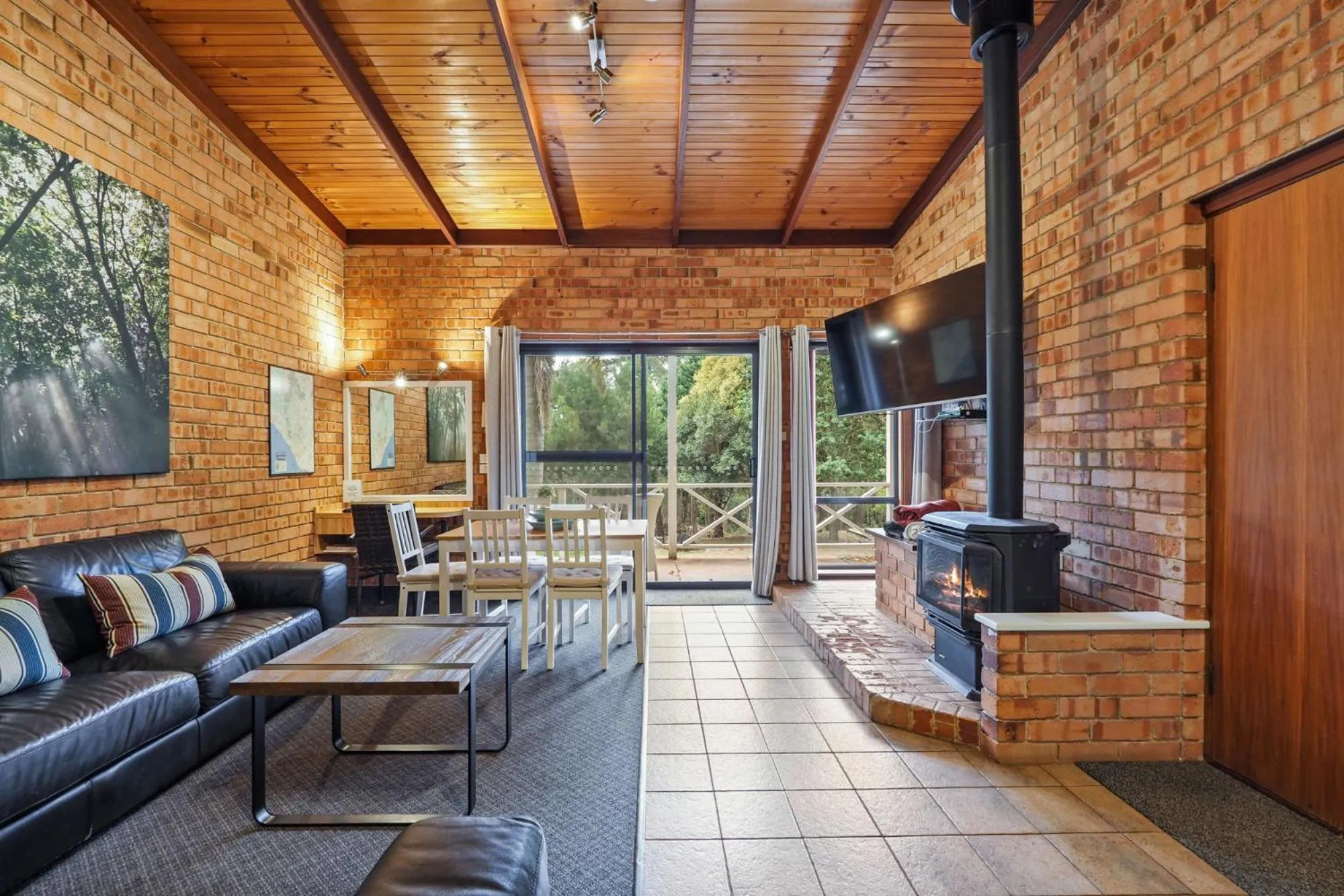 TV and multimedia in Forest Lodge Resort