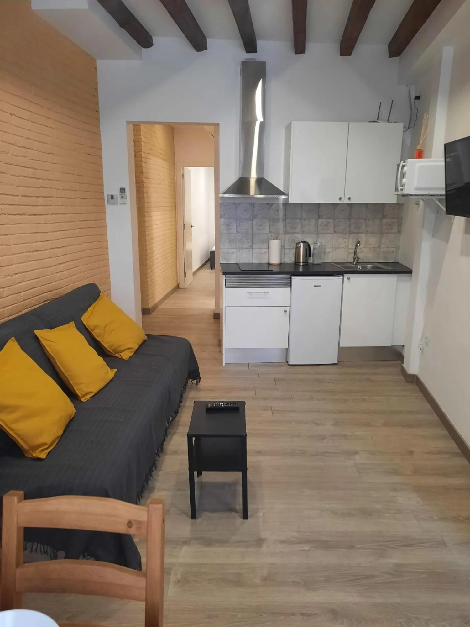 Communal lounge/ TV room in Apartaco Apartamentos