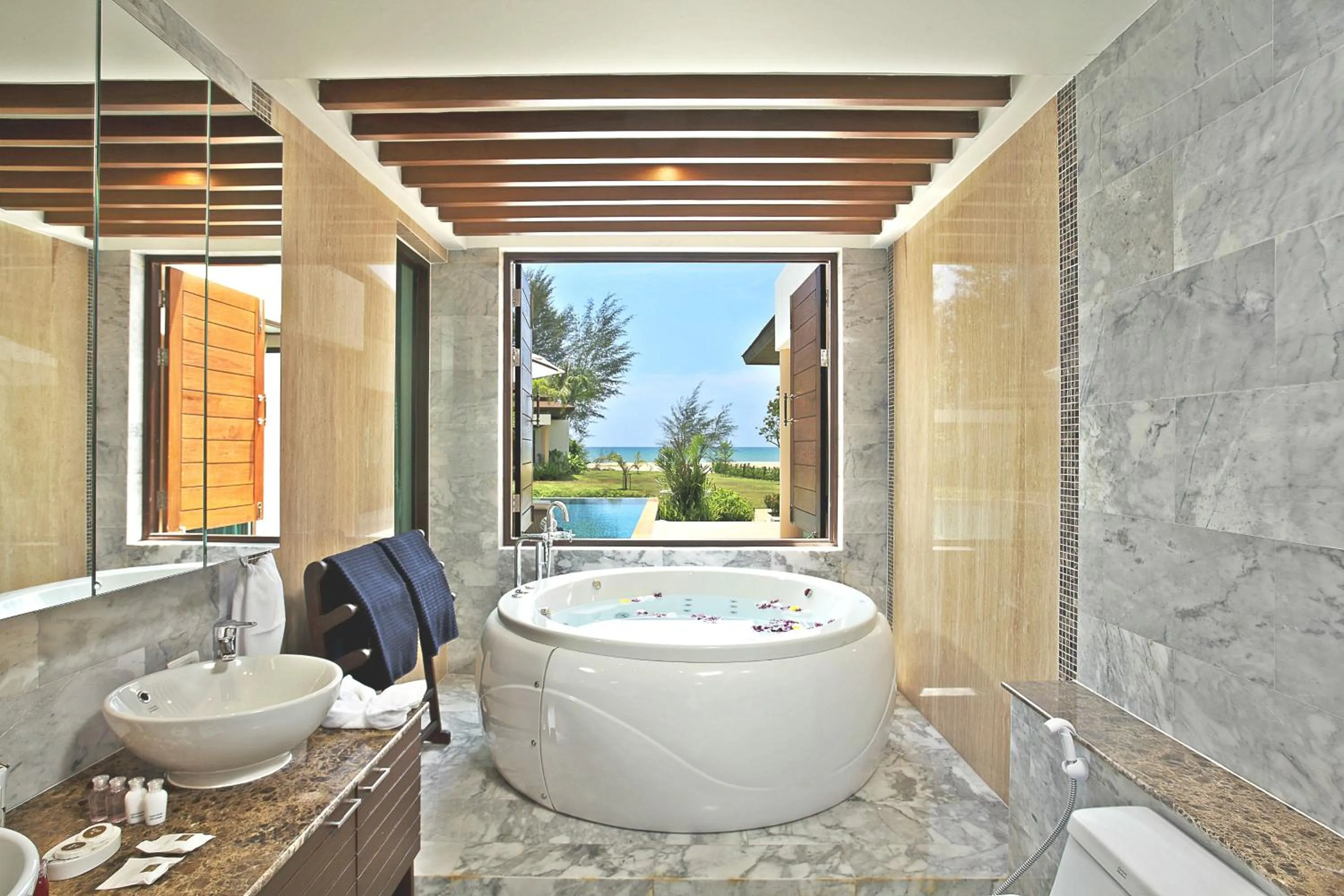 Hot Tub in Ataman Luxury Villas