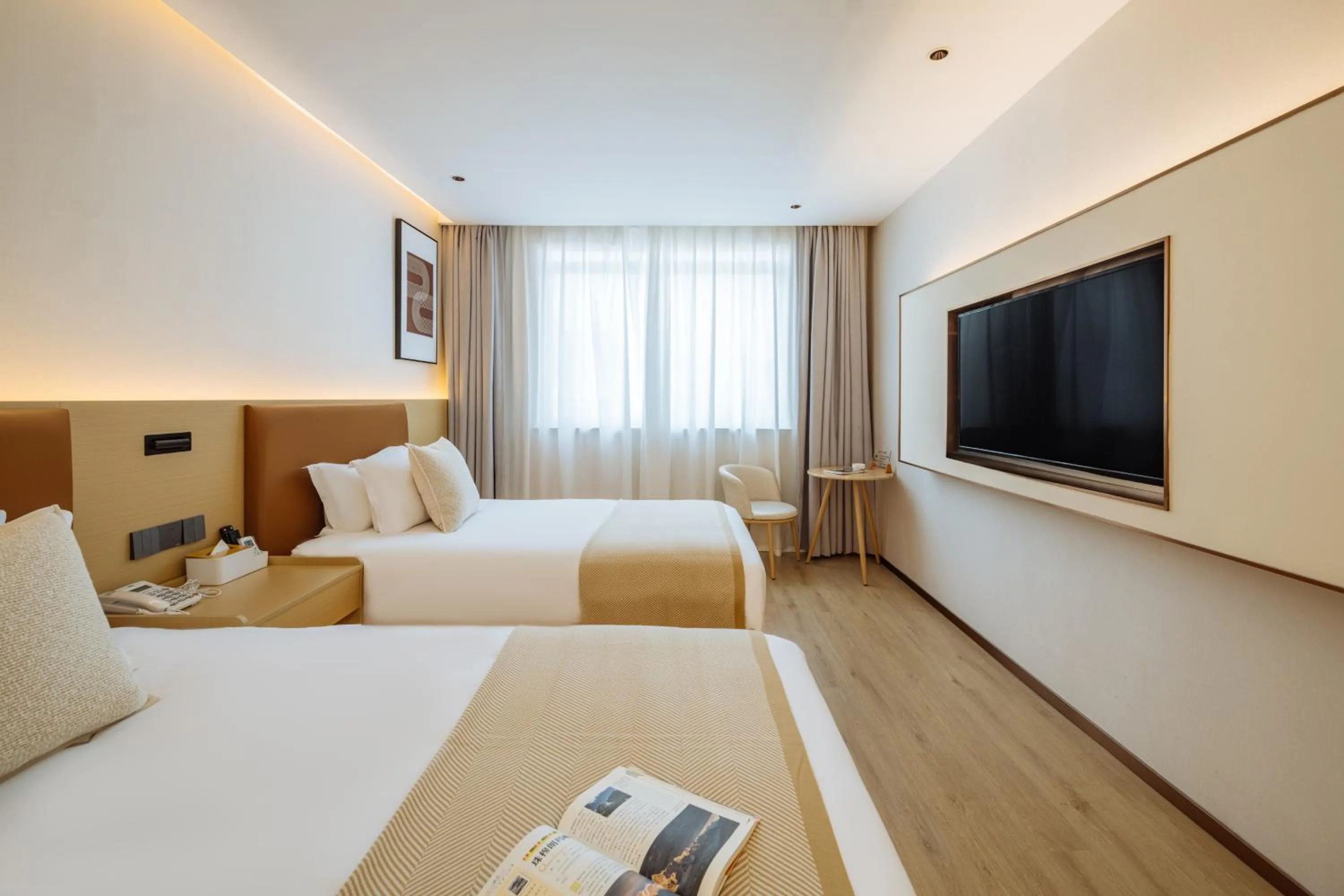 Photo of the whole room, Bed in Old Street Yun Zhu Hotel