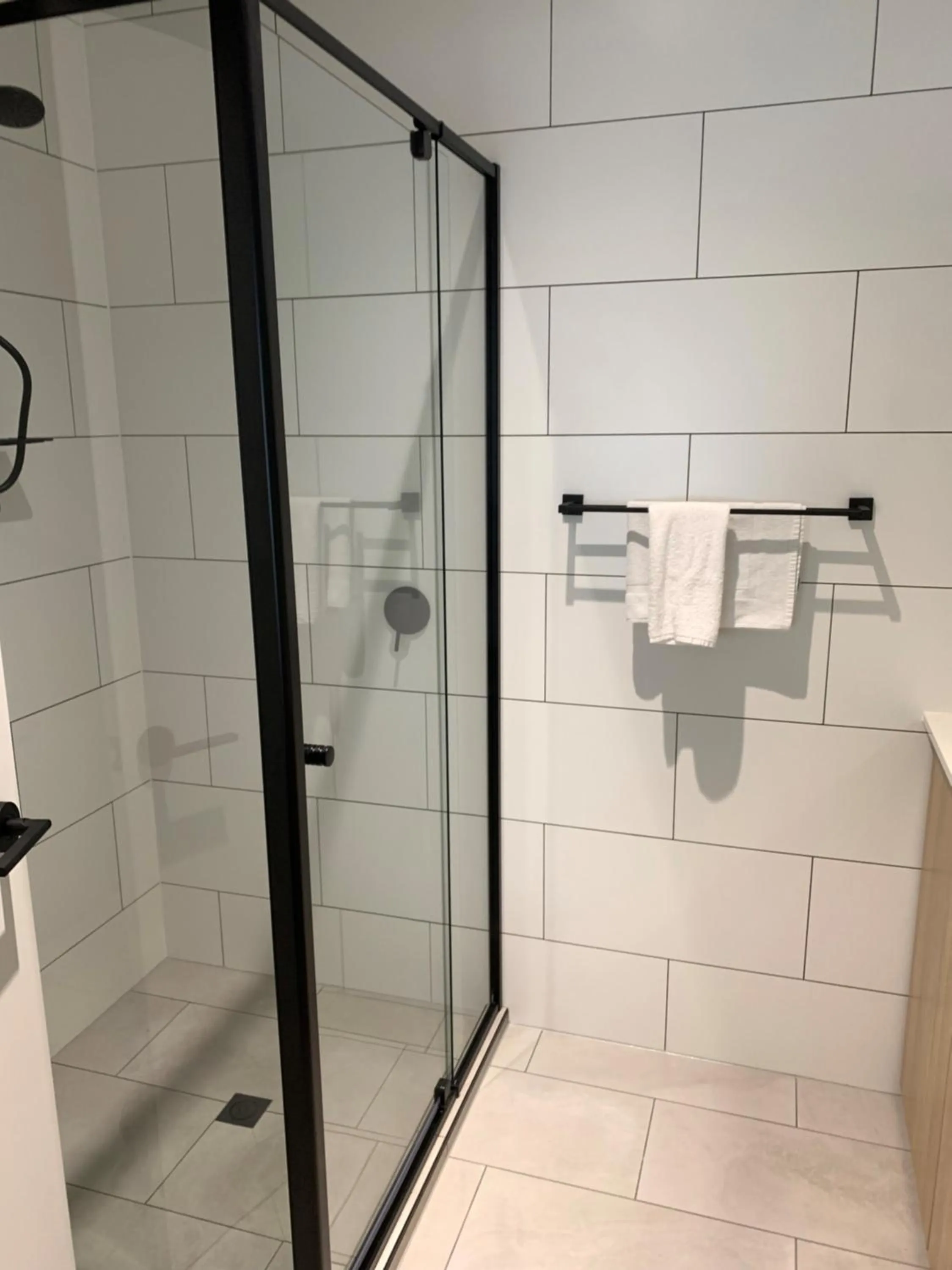 Shower in The Osmond Motel & Apartments