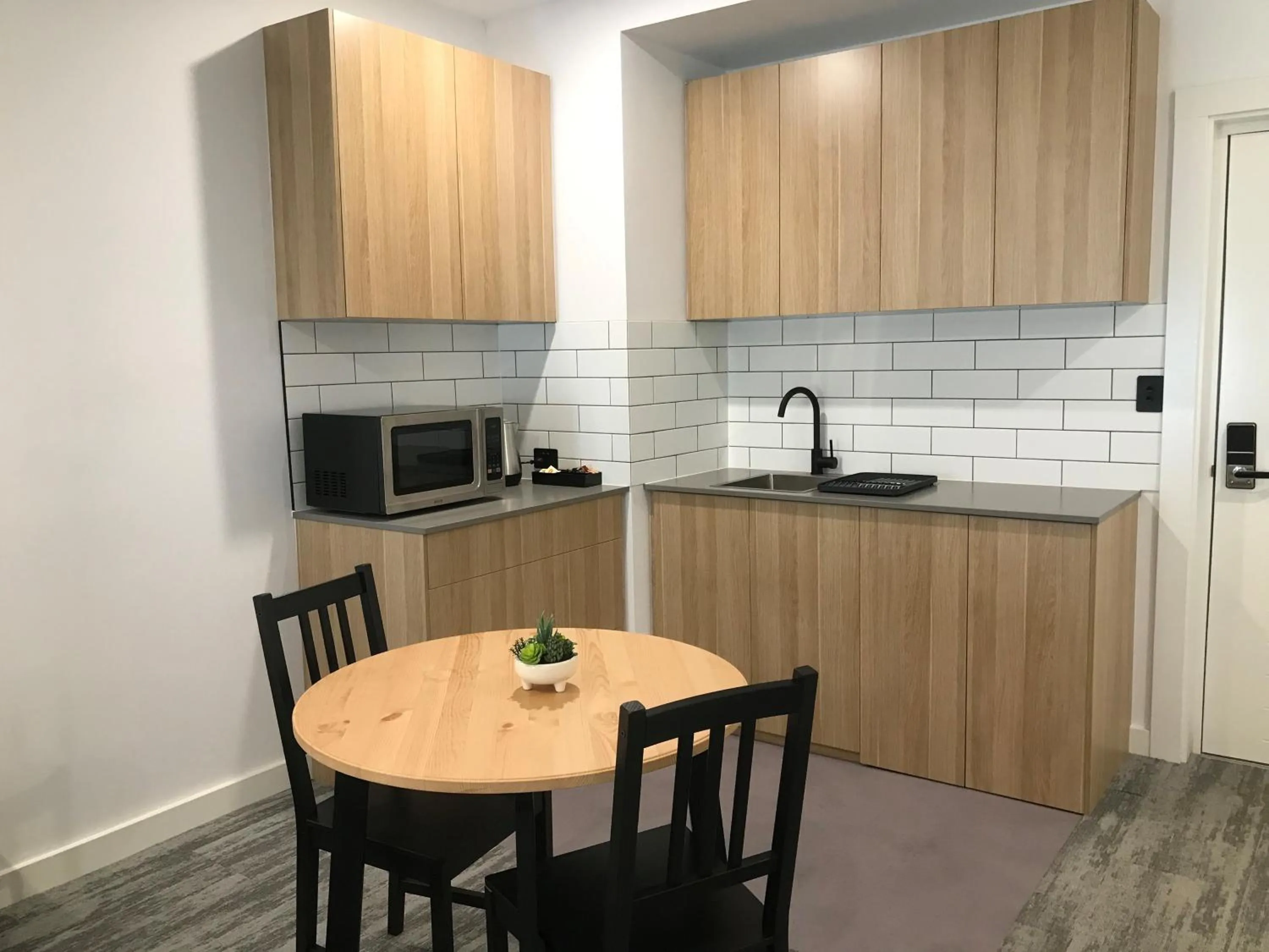 Kitchen or kitchenette in The Osmond Motel & Apartments