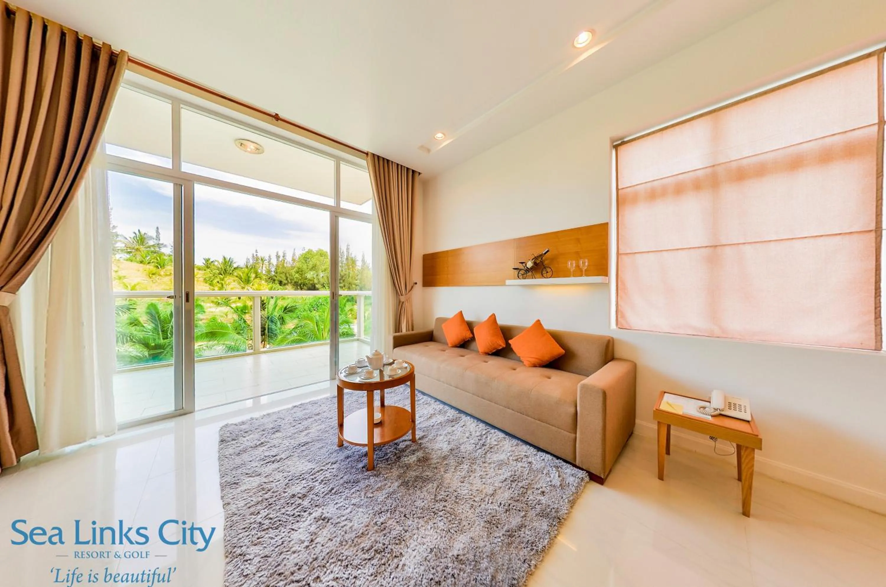 Garden view, Bed in Ocean Vista