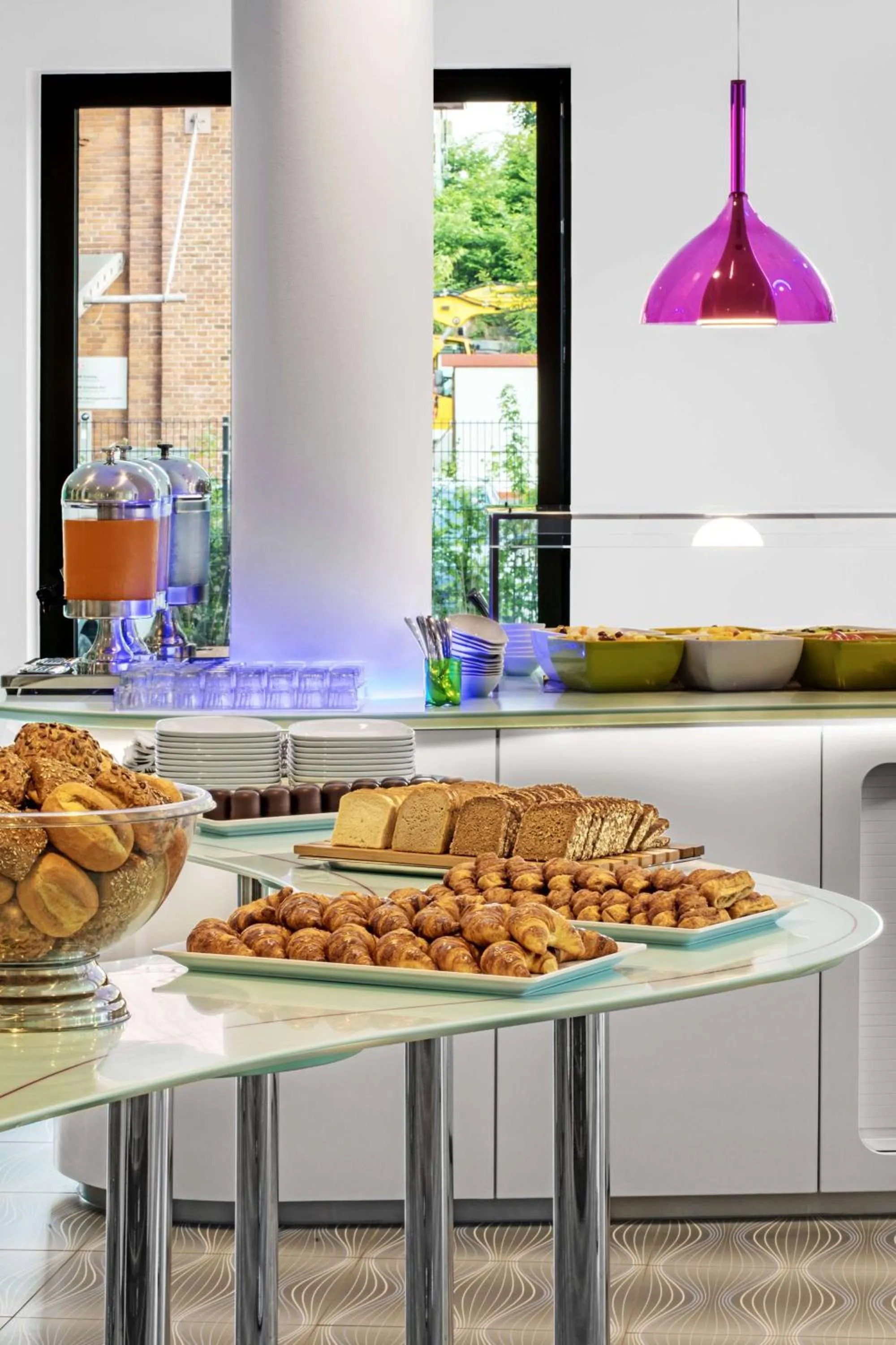 Breakfast in prizeotel Hamburg-City