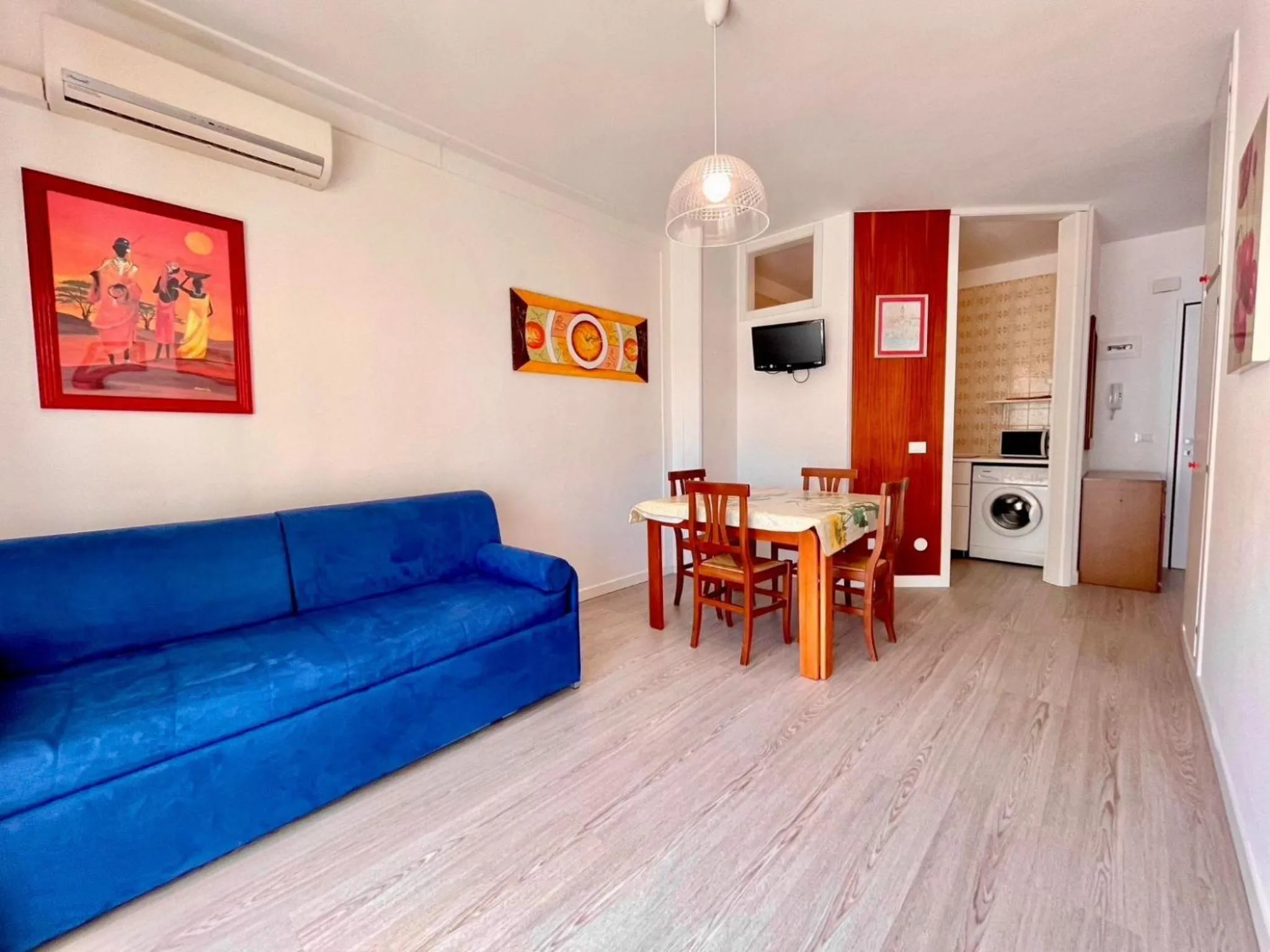 Bright apartment by the beach