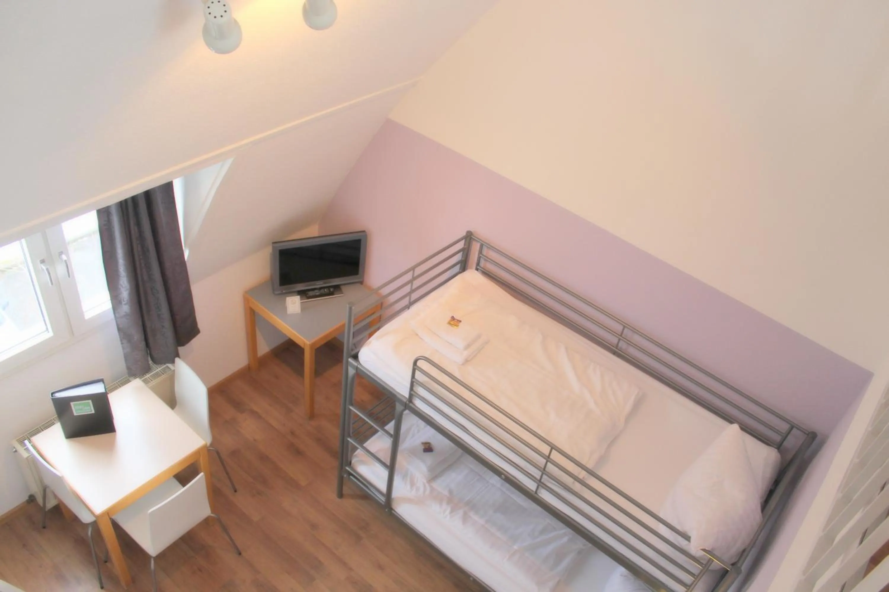 TV and multimedia, Bed in StayInn Hostel und Gästehaus