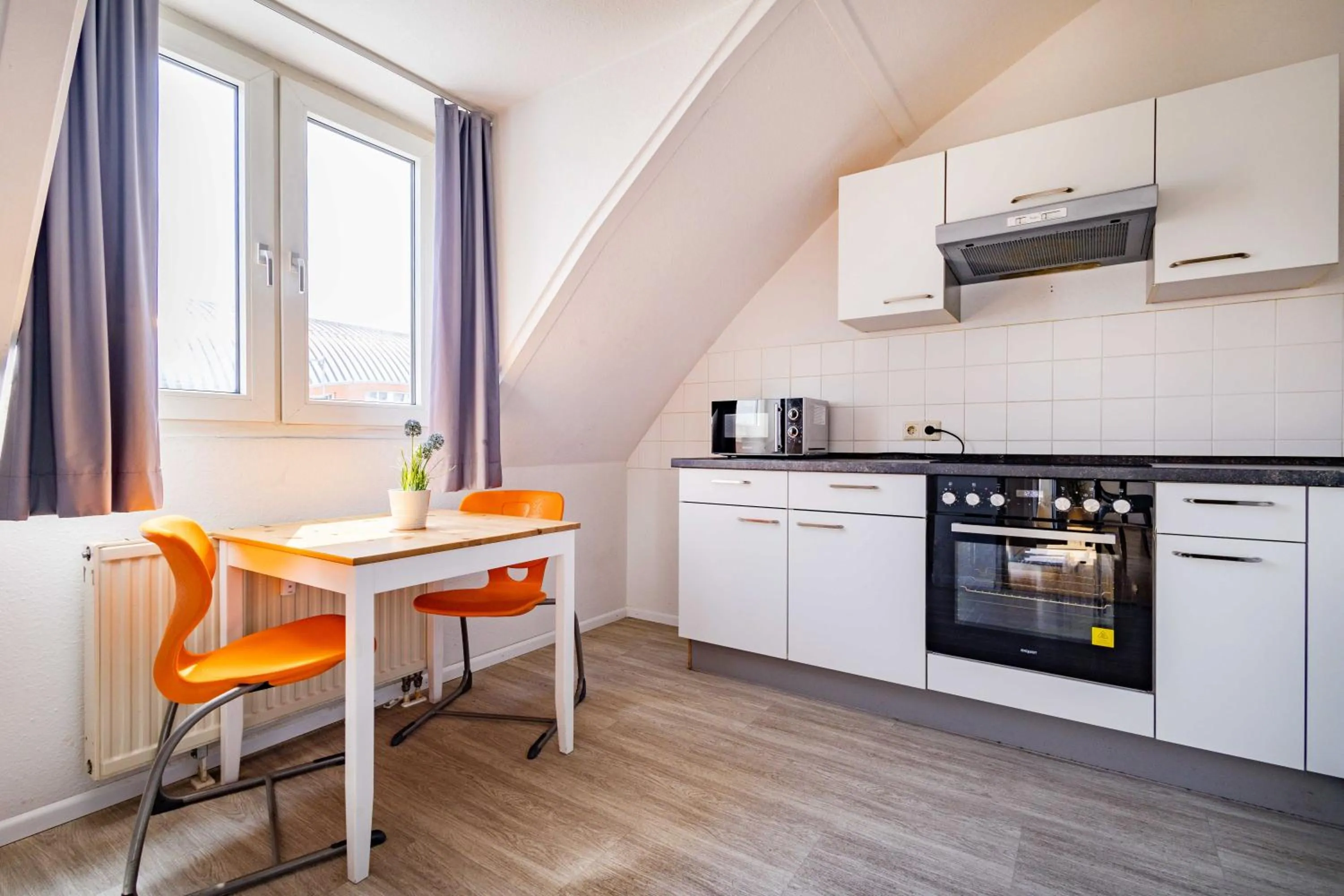 microwave in StayInn Hostel und Gästehaus