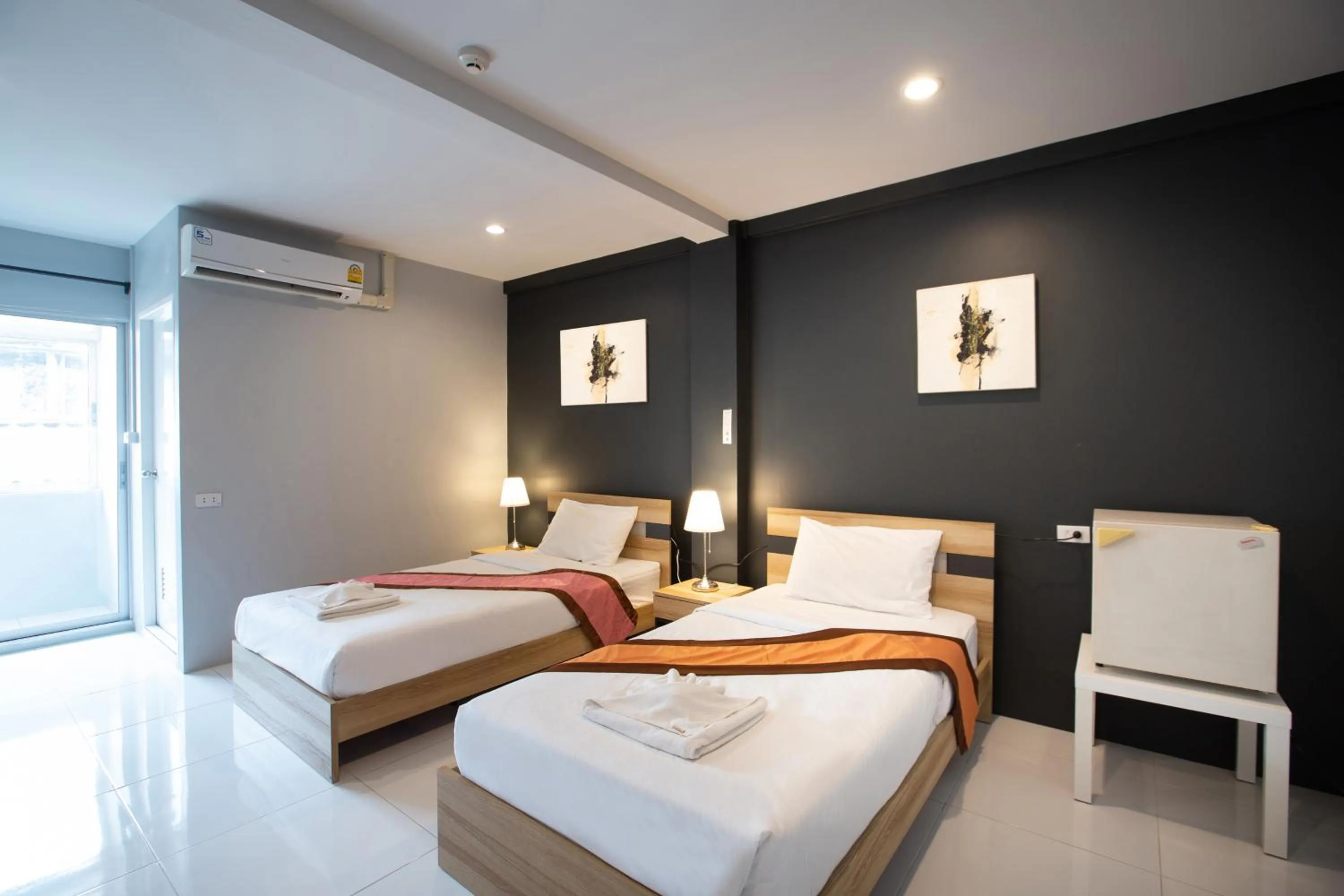 Bed in 185@Surawong Residence