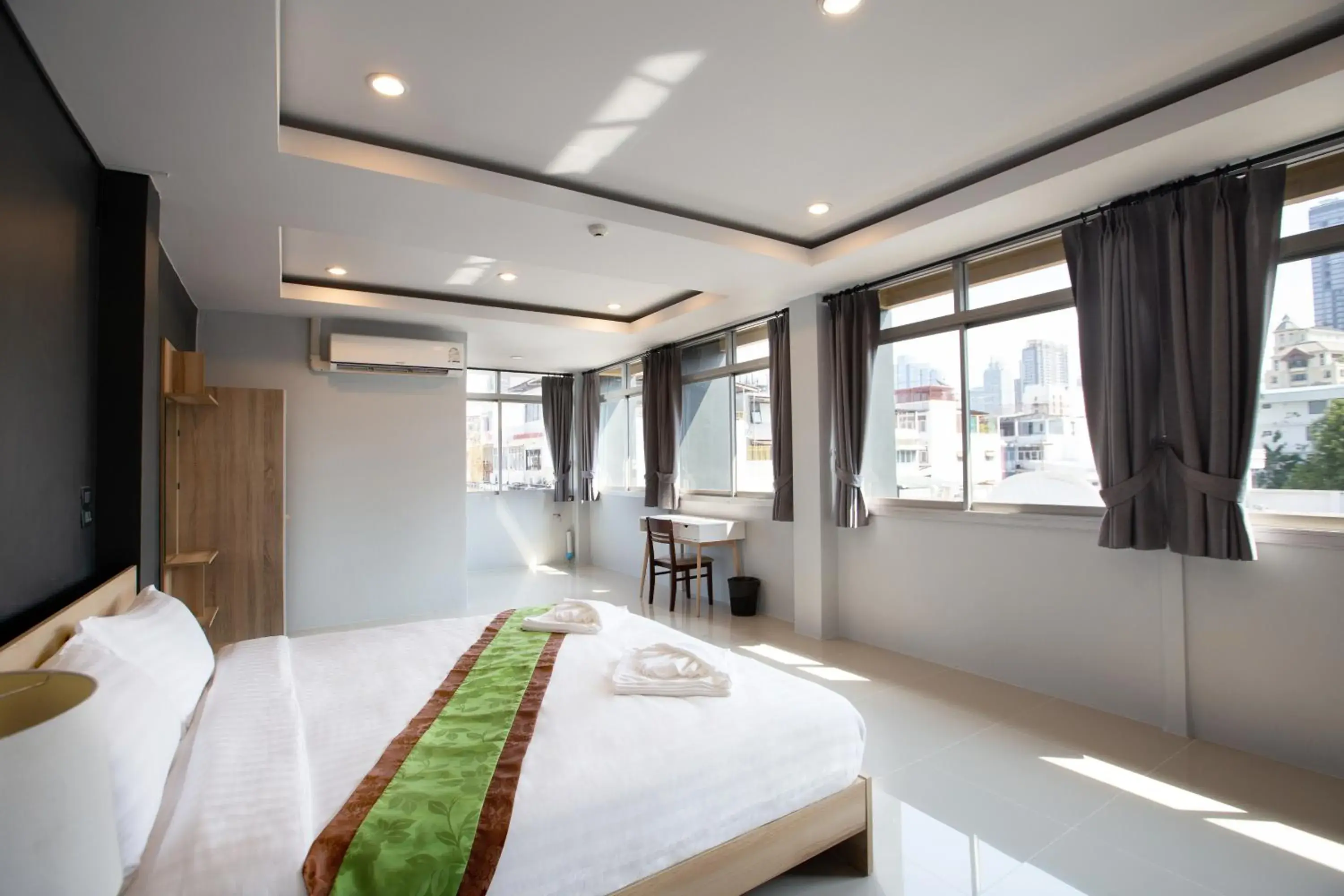 Superior King Room in 185@Surawong Residence Superior King Room in 185@Surawong Residence