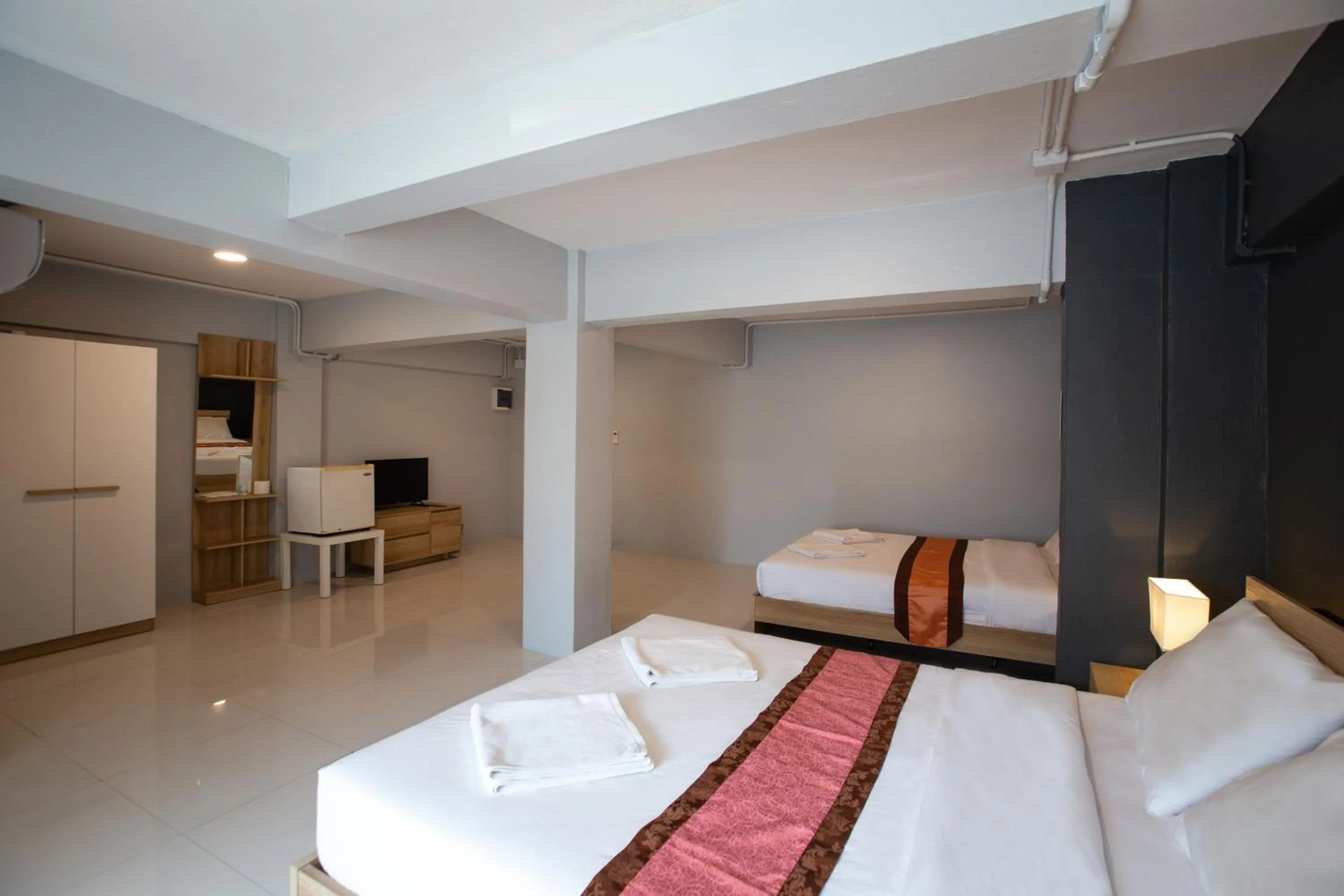 Bed in 185@Surawong Residence