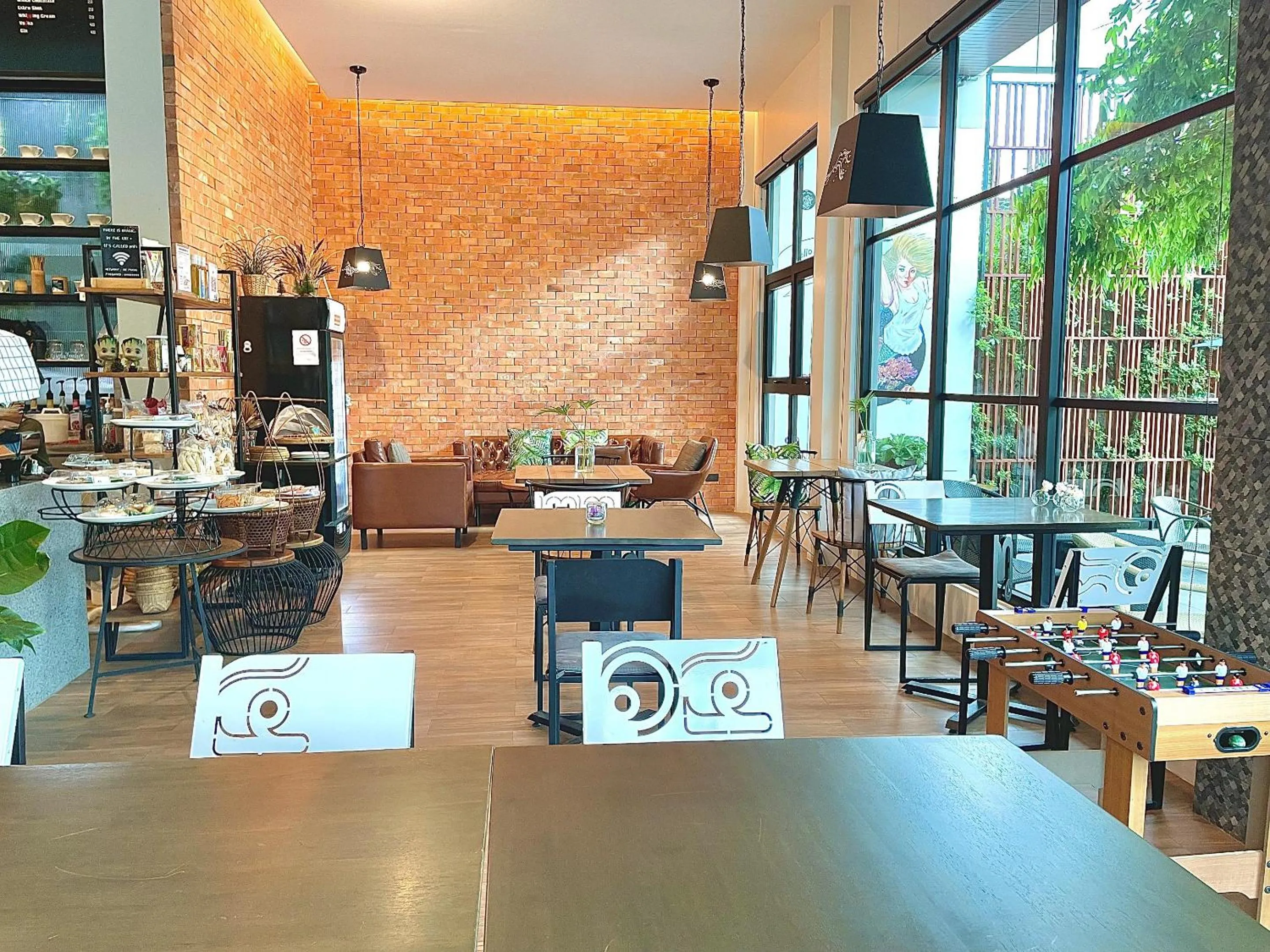 Restaurant/places to eat in The Poem Hotel