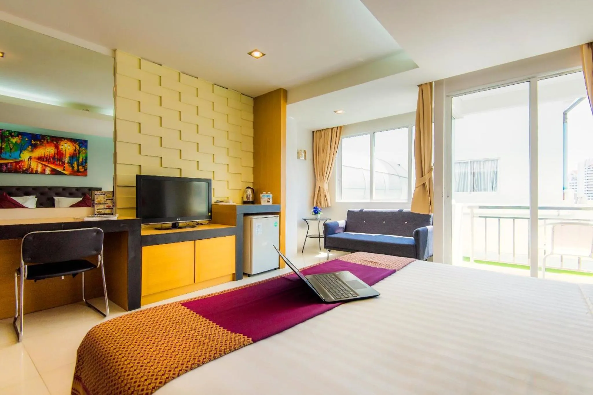 TV and multimedia, Bed in Hallo Patong Hotel