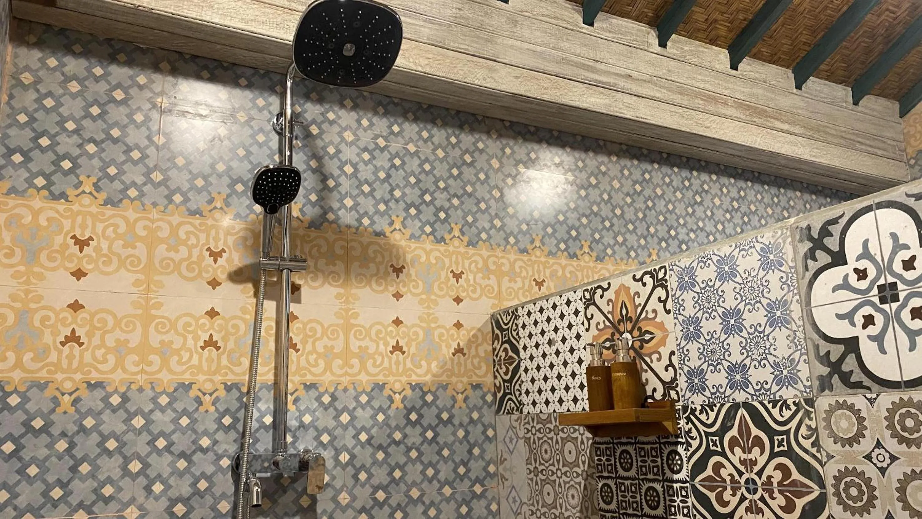 Shower in Villa Telaga Wana