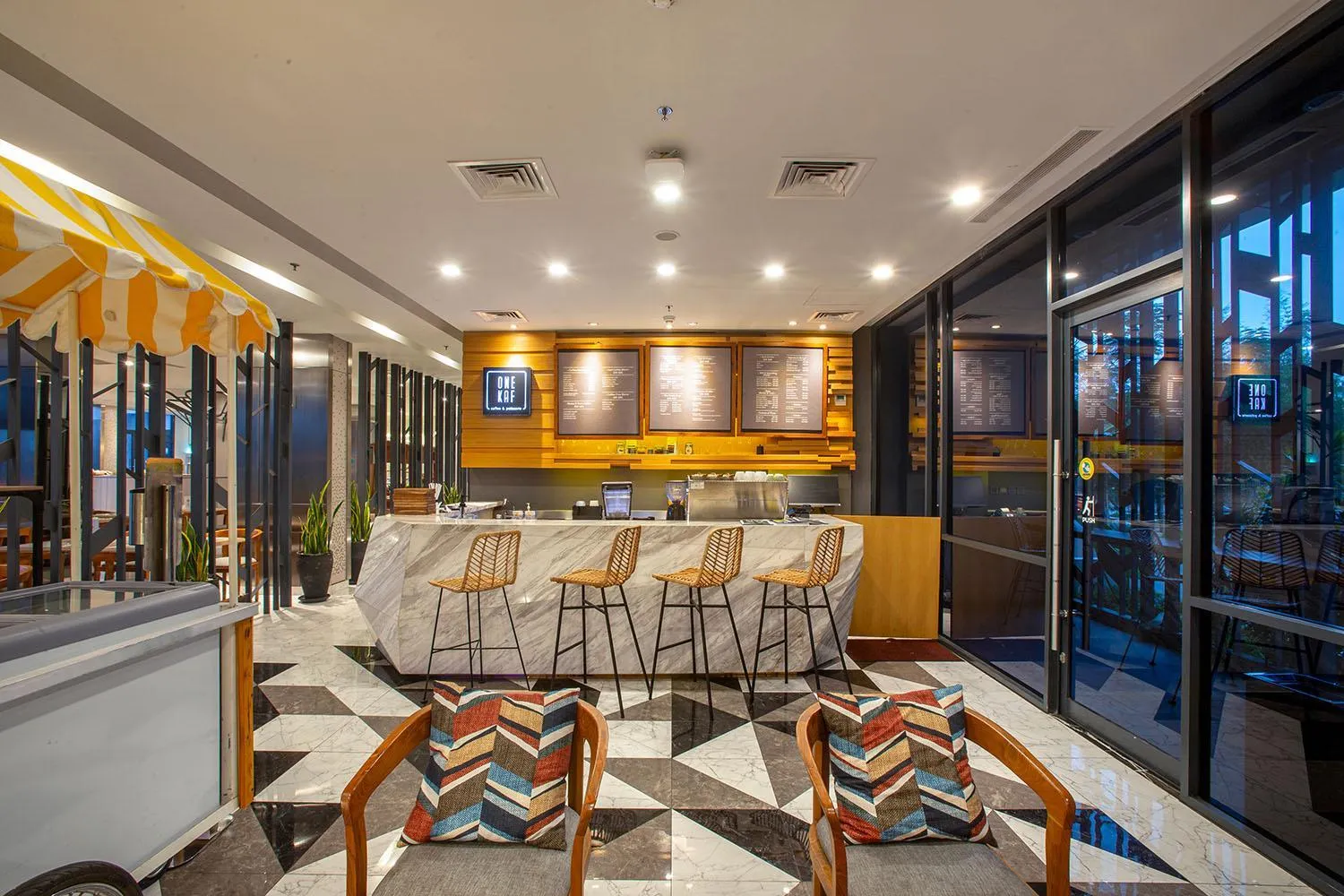 Lounge or bar in THE 1O1 Jakarta Airport CBC