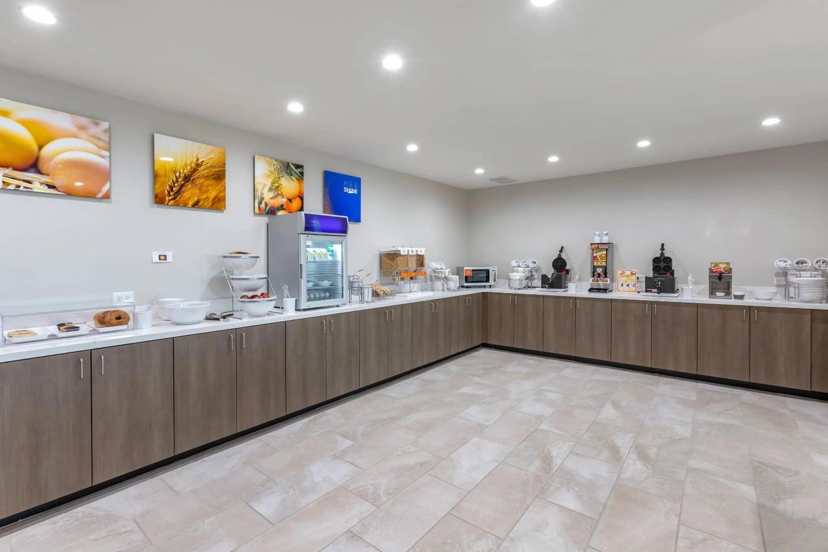 Breakfast in Comfort Suites Scottsdale Talking Stick Entertainment District