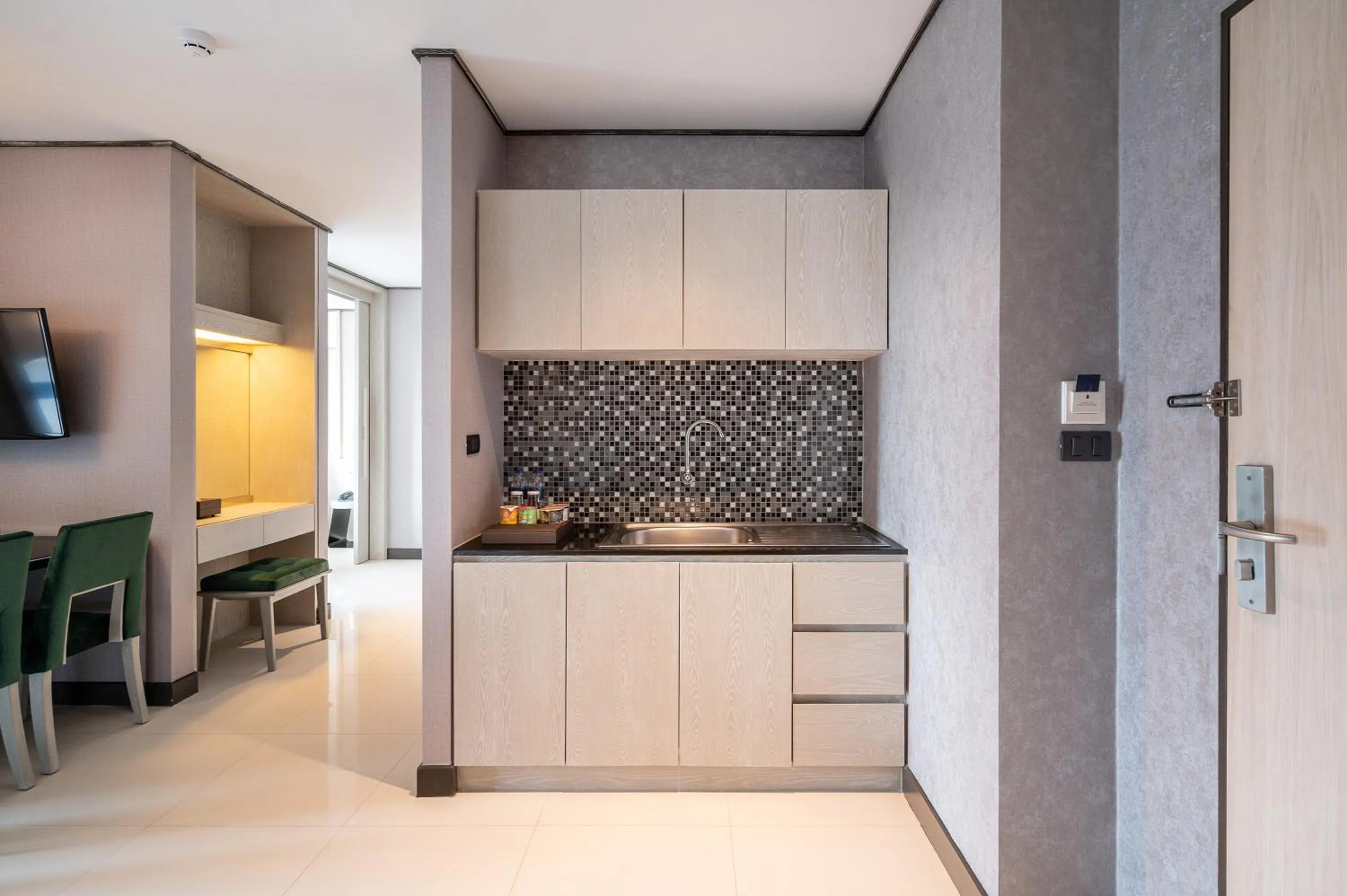 Kitchen or kitchenette in Manhattan Pattaya Hotel - SHA Extra Plus