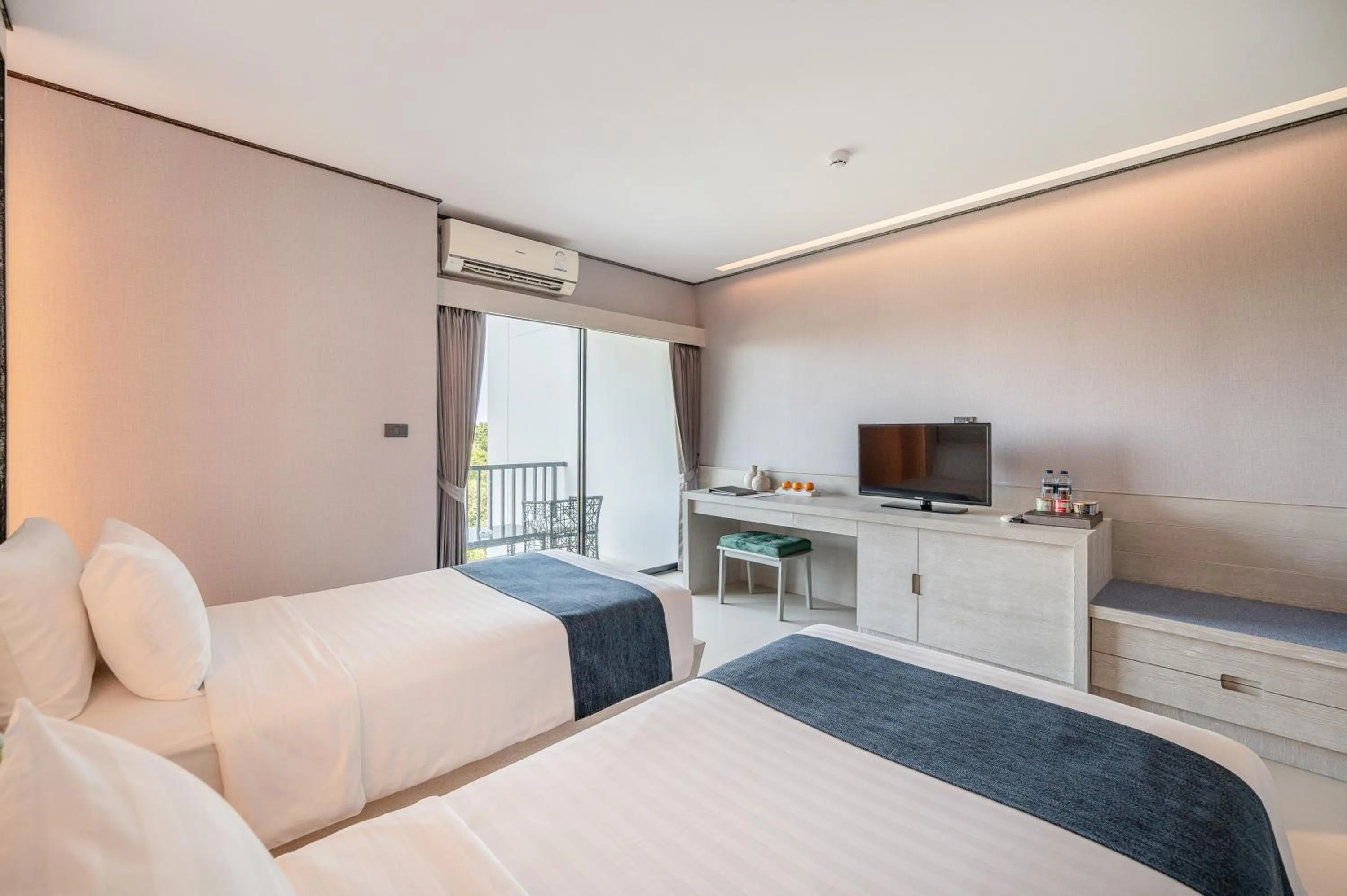 Bedroom, Bed in Manhattan Pattaya Hotel - SHA Extra Plus