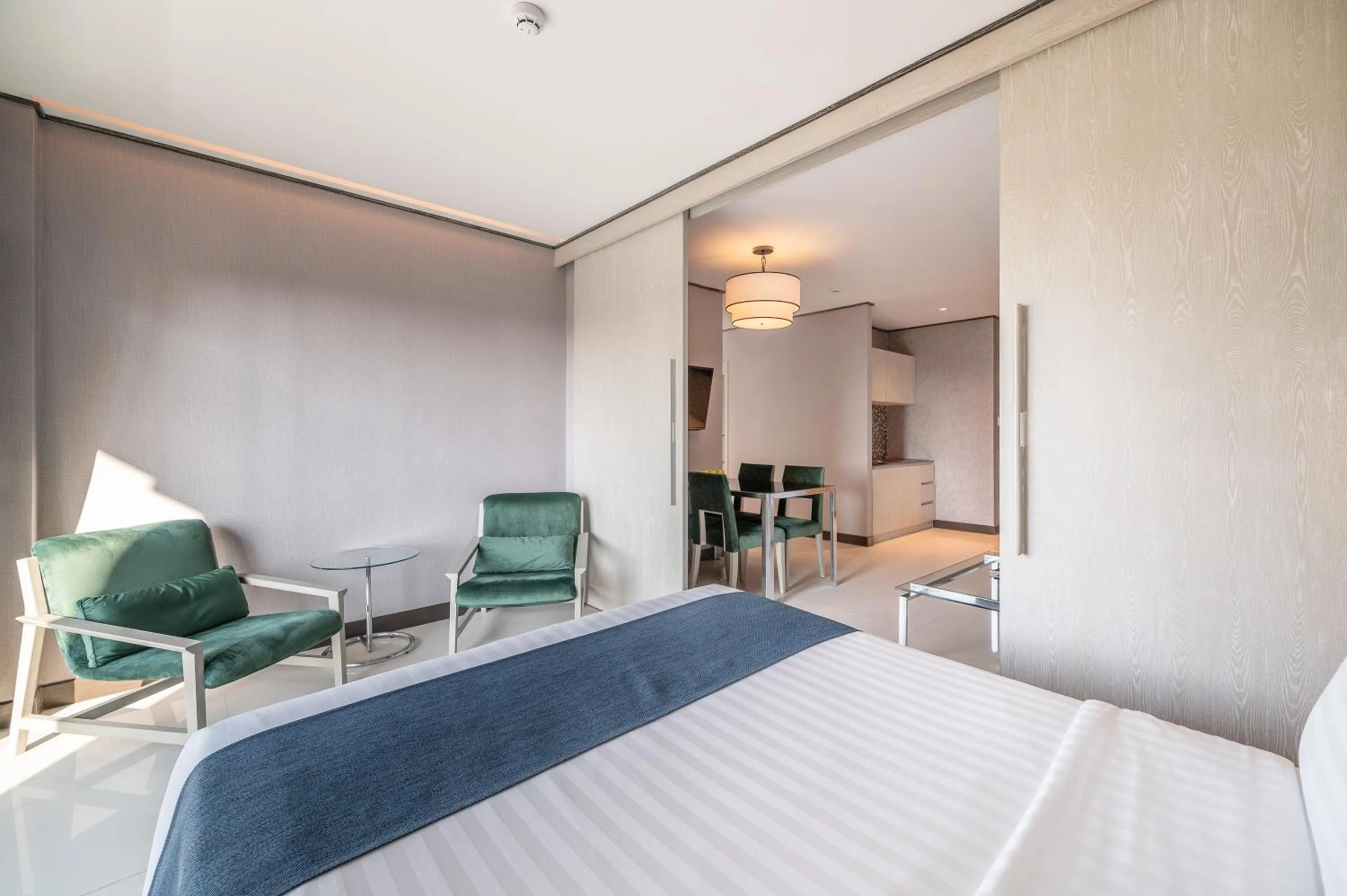 Bedroom, Bed in Manhattan Pattaya Hotel - SHA Extra Plus