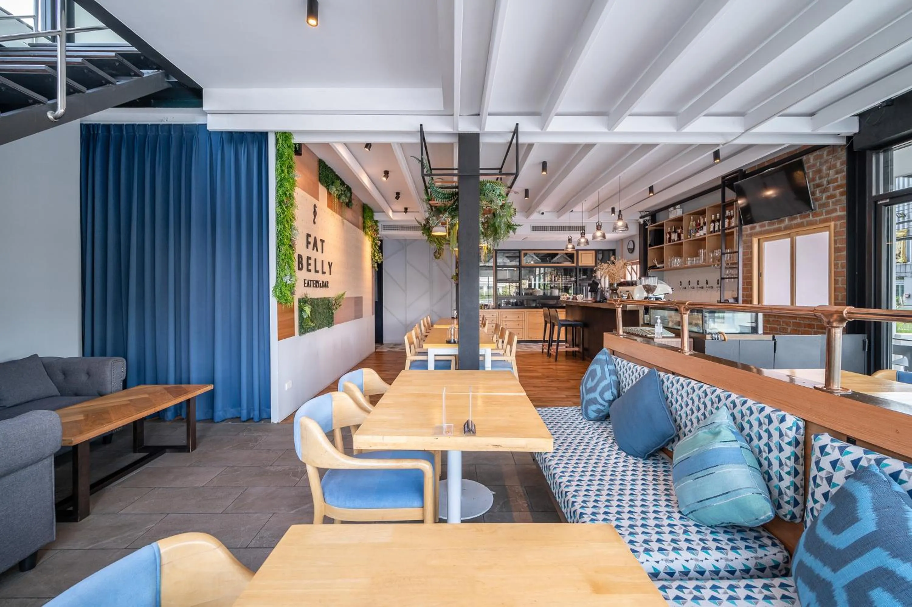 Restaurant/places to eat in Manhattan Pattaya Hotel - SHA Extra Plus