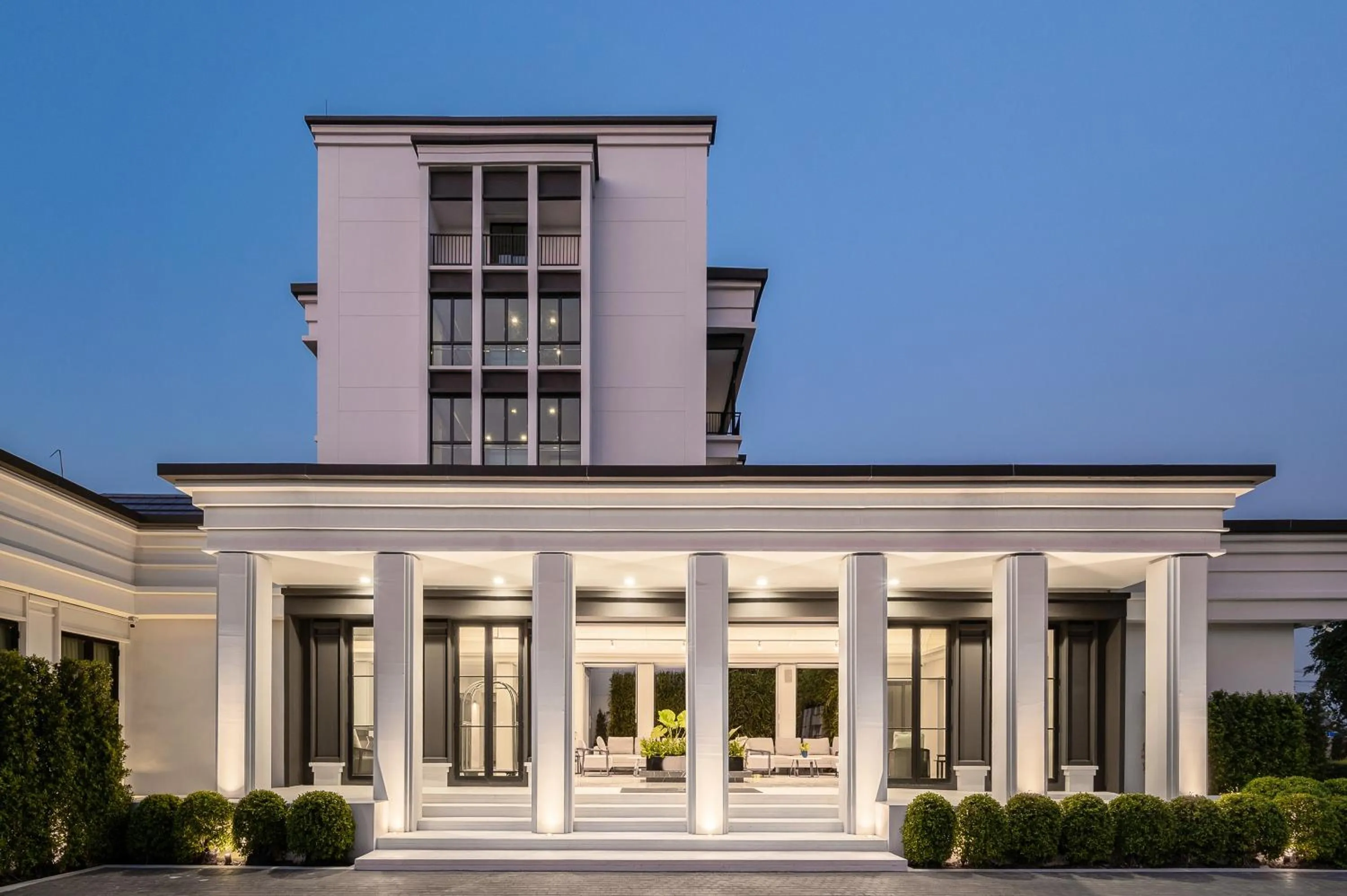 Property building in Manhattan Pattaya Hotel - SHA Extra Plus