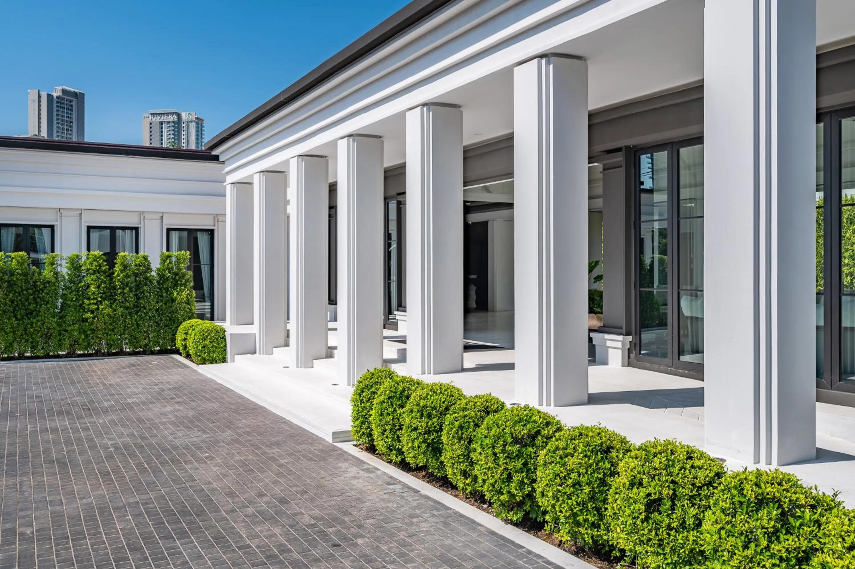 Property building in Manhattan Pattaya Hotel - SHA Extra Plus