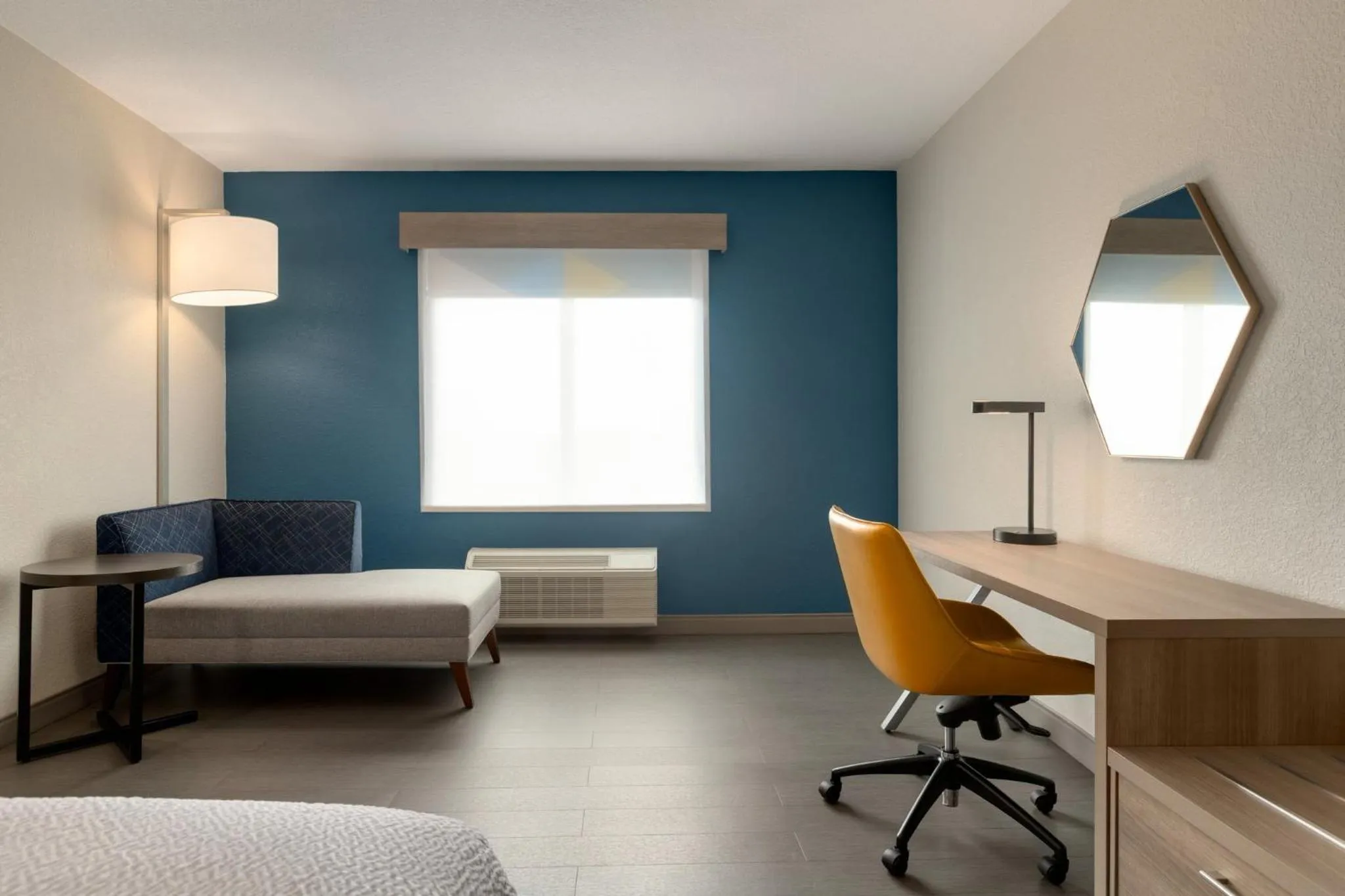 Photo of the whole room in Holiday Inn Express Fort Lauderdale Airport South by IHG