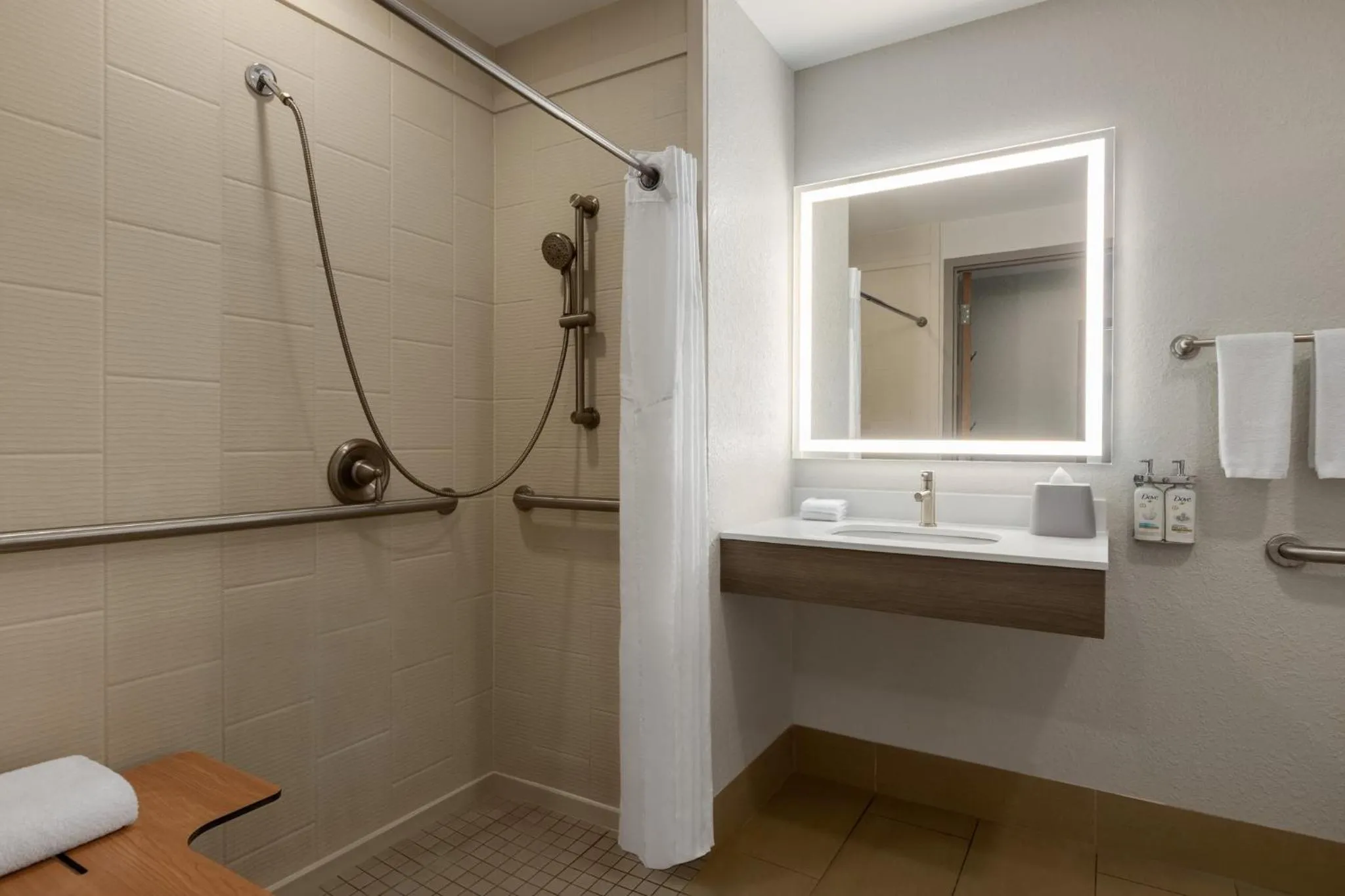 Photo of the whole room in Holiday Inn Express Fort Lauderdale Airport South by IHG