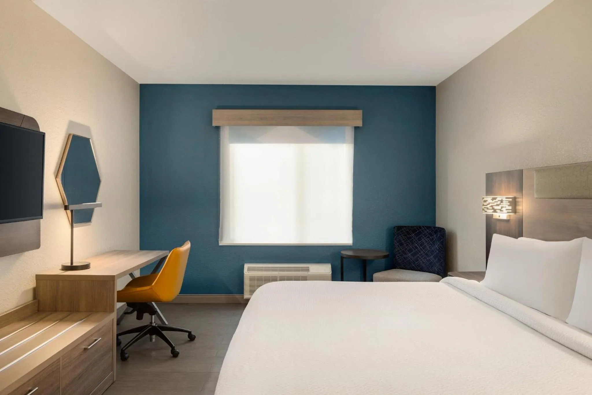 Photo of the whole room, Bed in Holiday Inn Express Fort Lauderdale Airport South by IHG