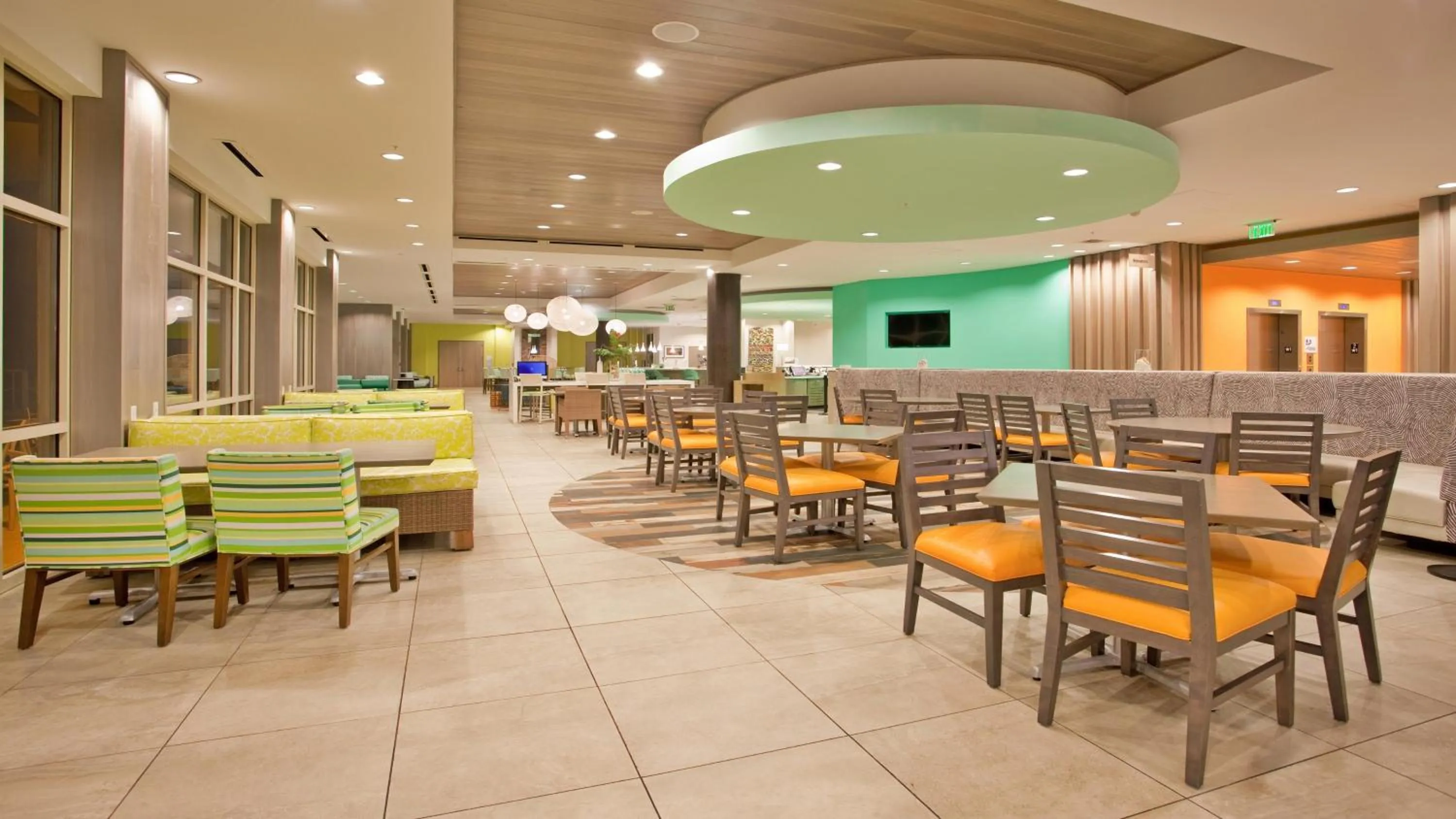 Restaurant/places to eat in Holiday Inn Resort Fort Walton Beach by IHG