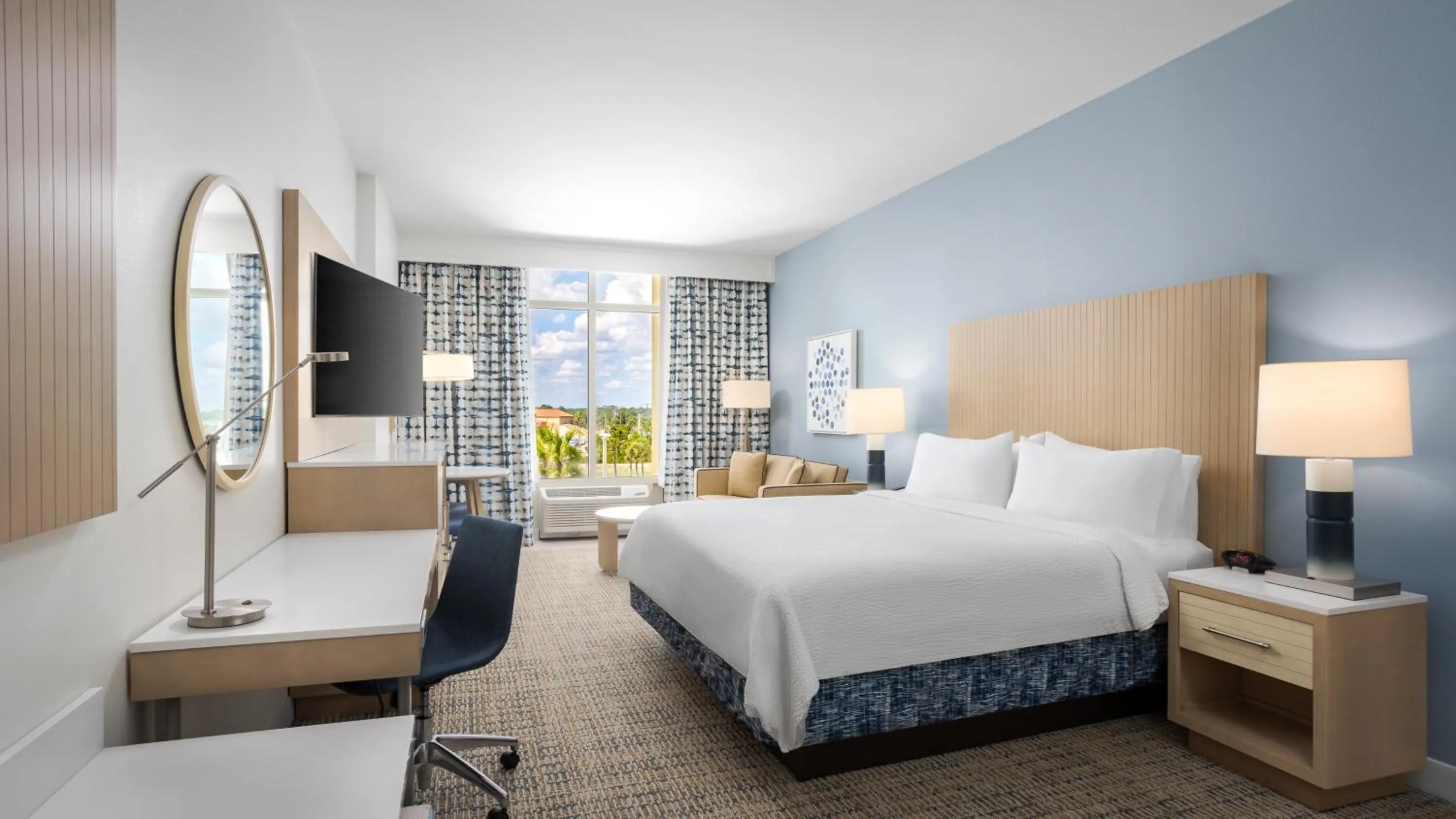 Photo of the whole room, Bed in Holiday Inn Resort Fort Walton Beach by IHG