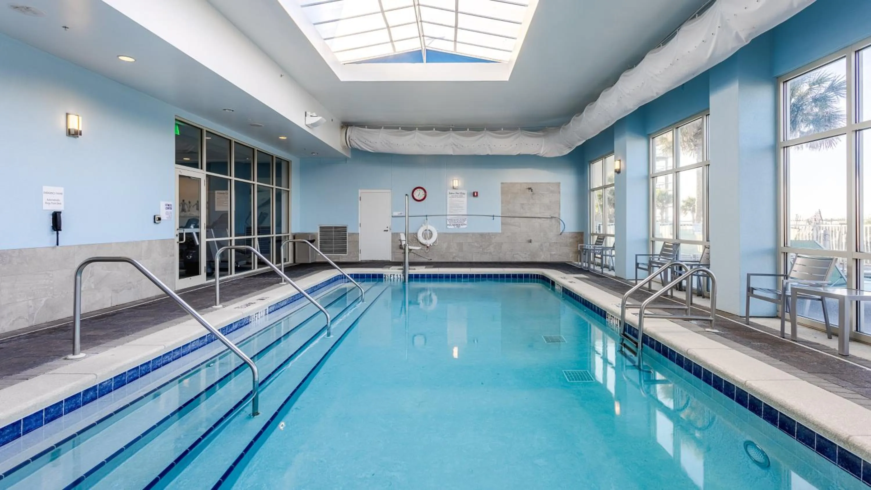Swimming pool in Holiday Inn Resort Fort Walton Beach by IHG