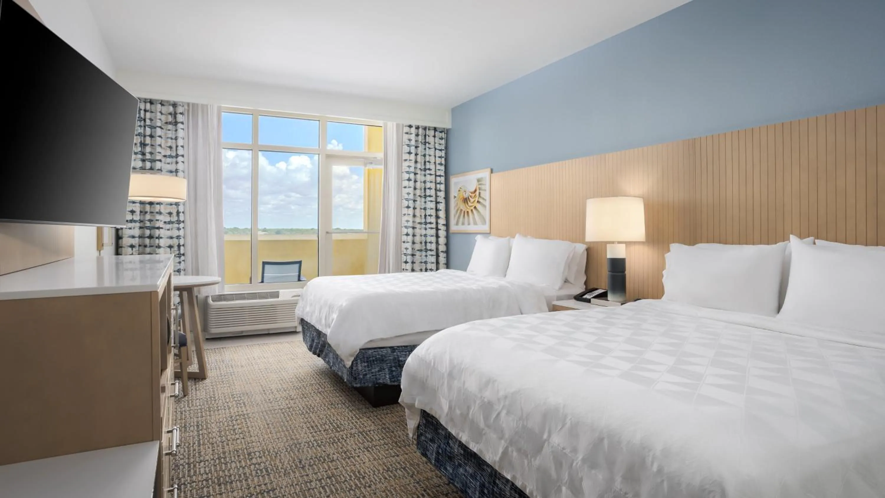 Photo of the whole room, Bed in Holiday Inn Resort Fort Walton Beach by IHG