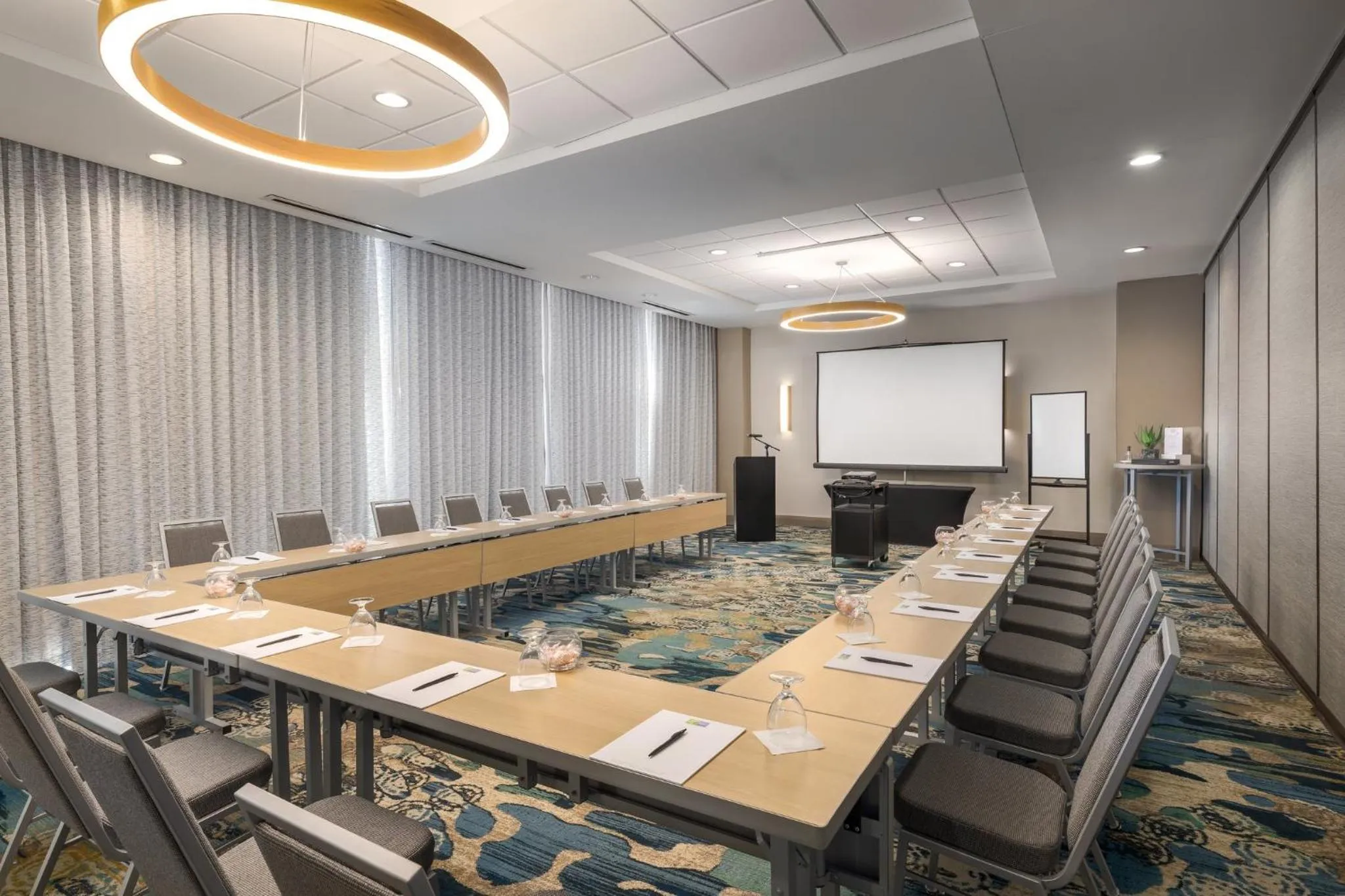 Meeting/conference room in Holiday Inn Resort Fort Walton Beach by IHG