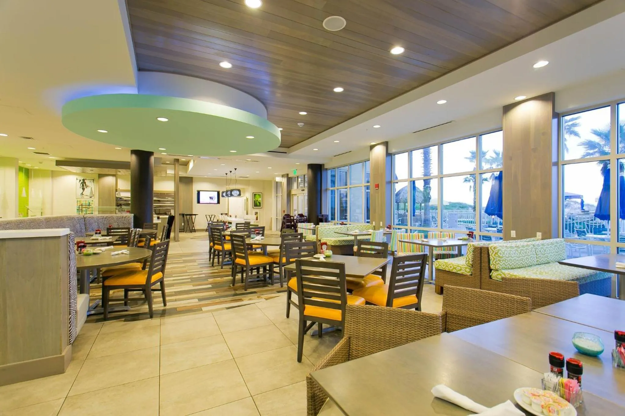 Restaurant/places to eat in Holiday Inn Resort Fort Walton Beach by IHG