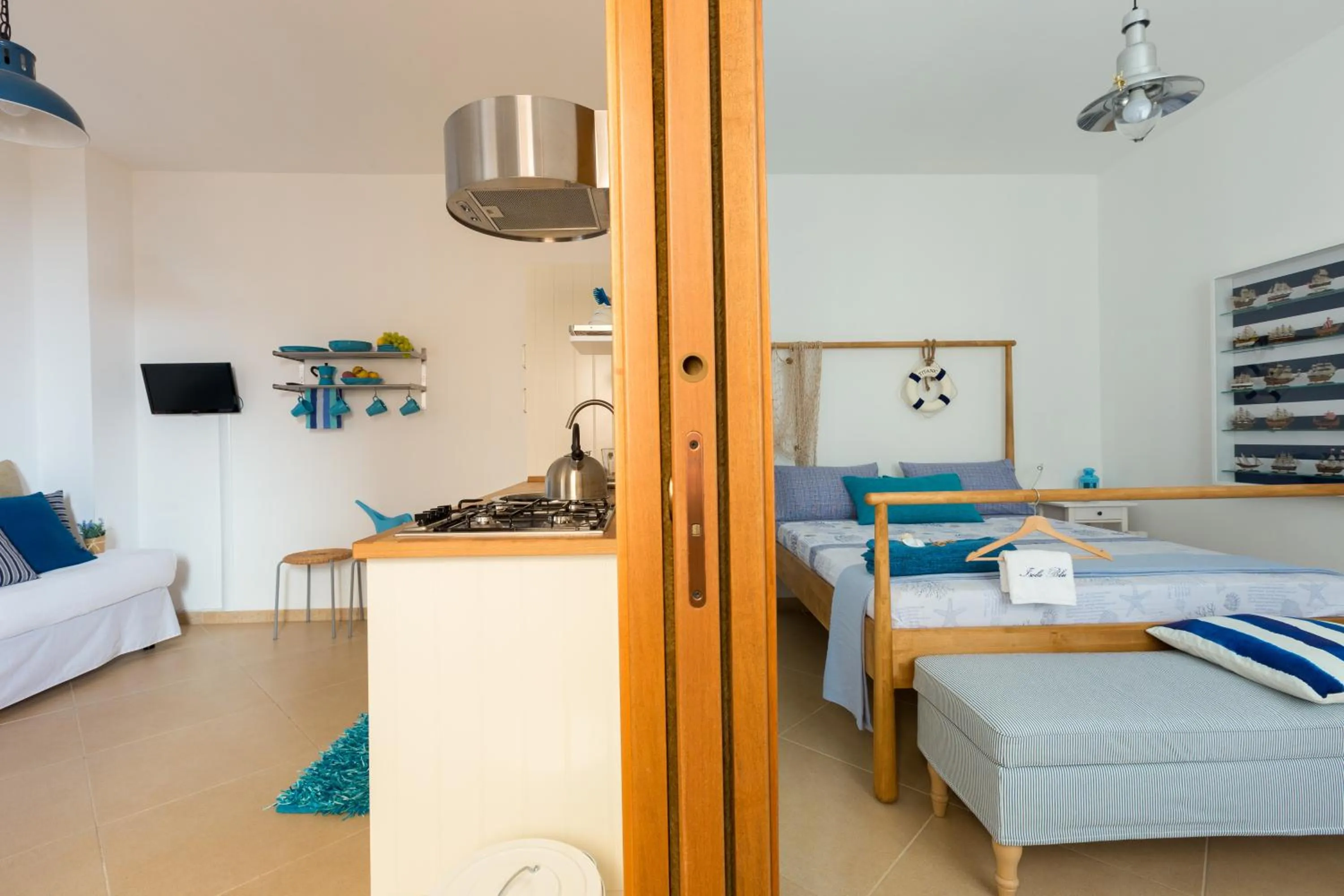 Photo of the whole room, Bed in Isola Blu