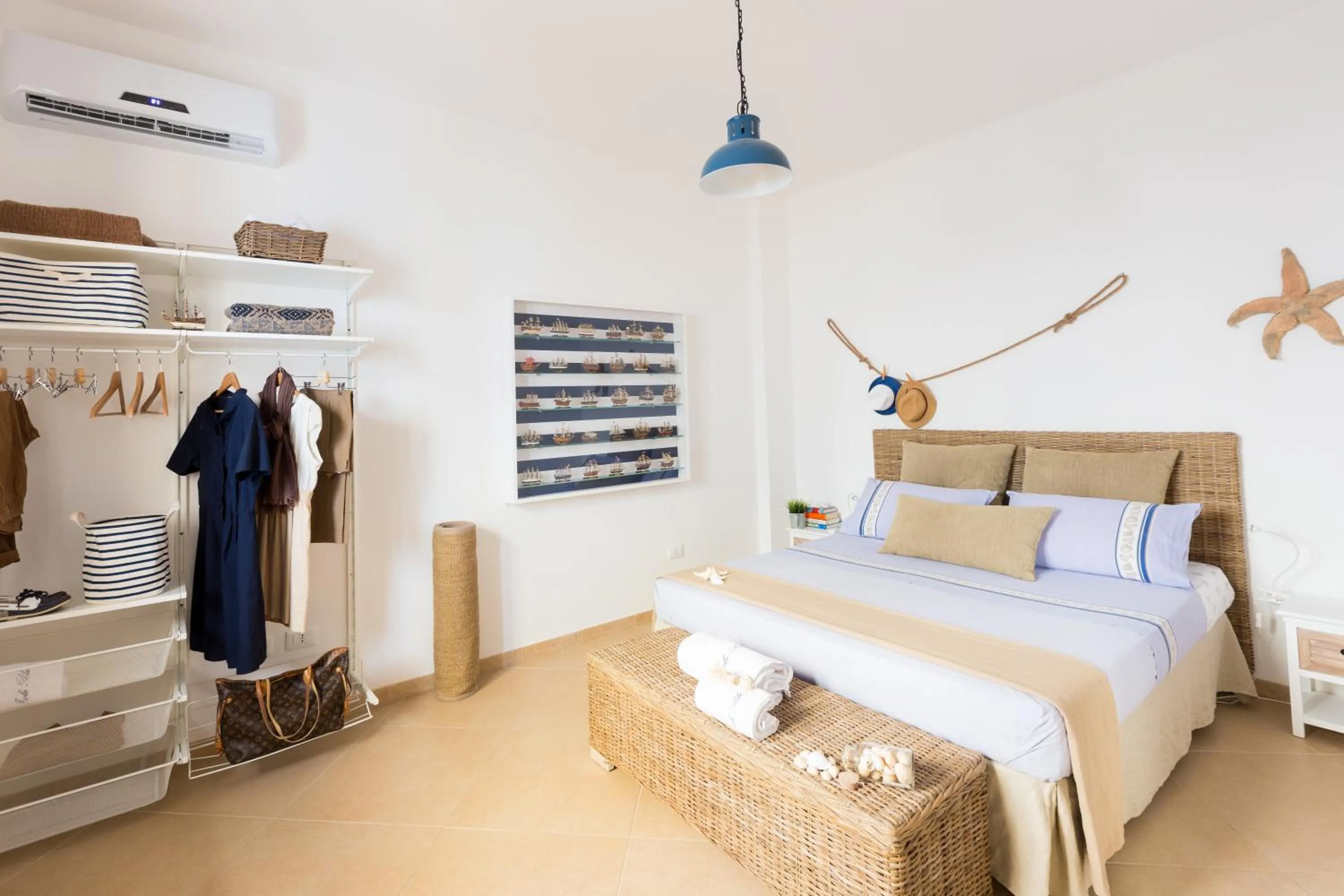 Photo of the whole room, Bed in Isola Blu