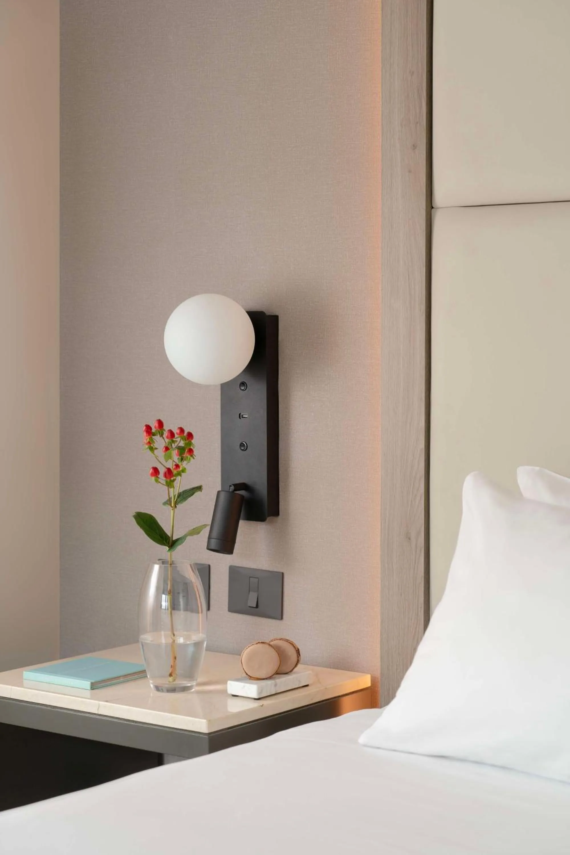 Bedroom, Bed in NH Buenos Aires Florida