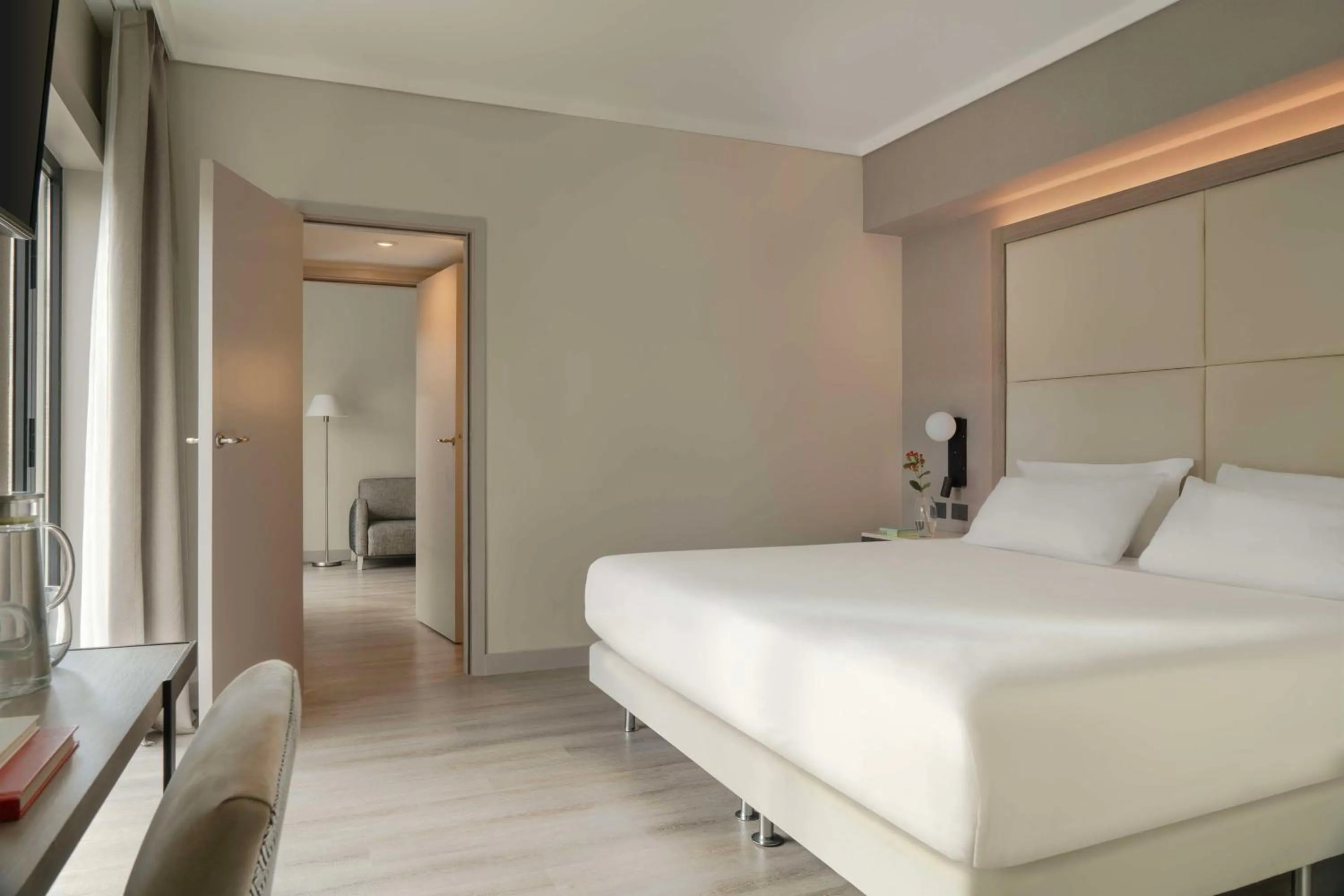 Bedroom, Bed in NH Buenos Aires Florida